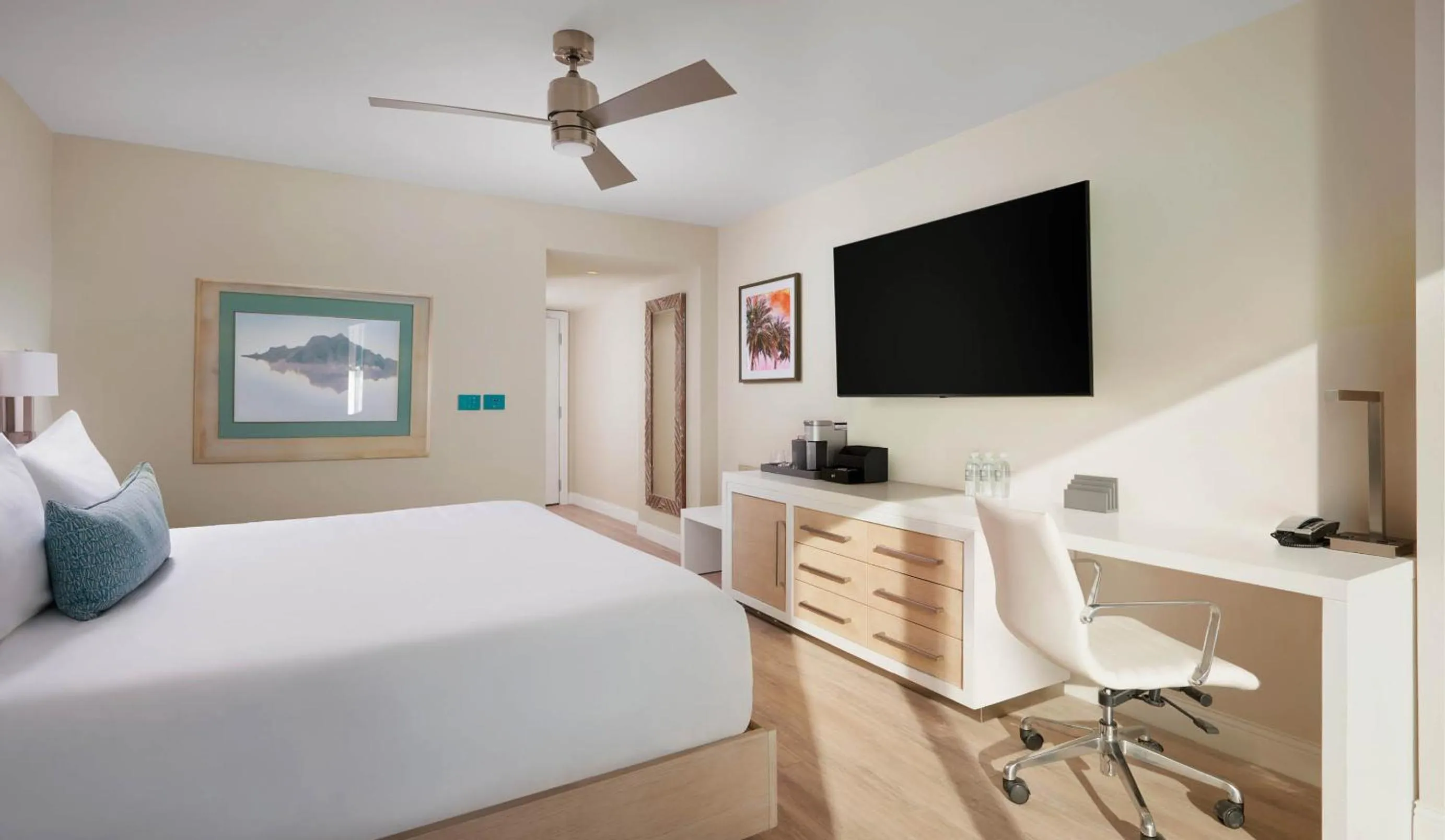 Bed in Sunseeker Resort Florida Gulf Coast, Curio Collection Hilton