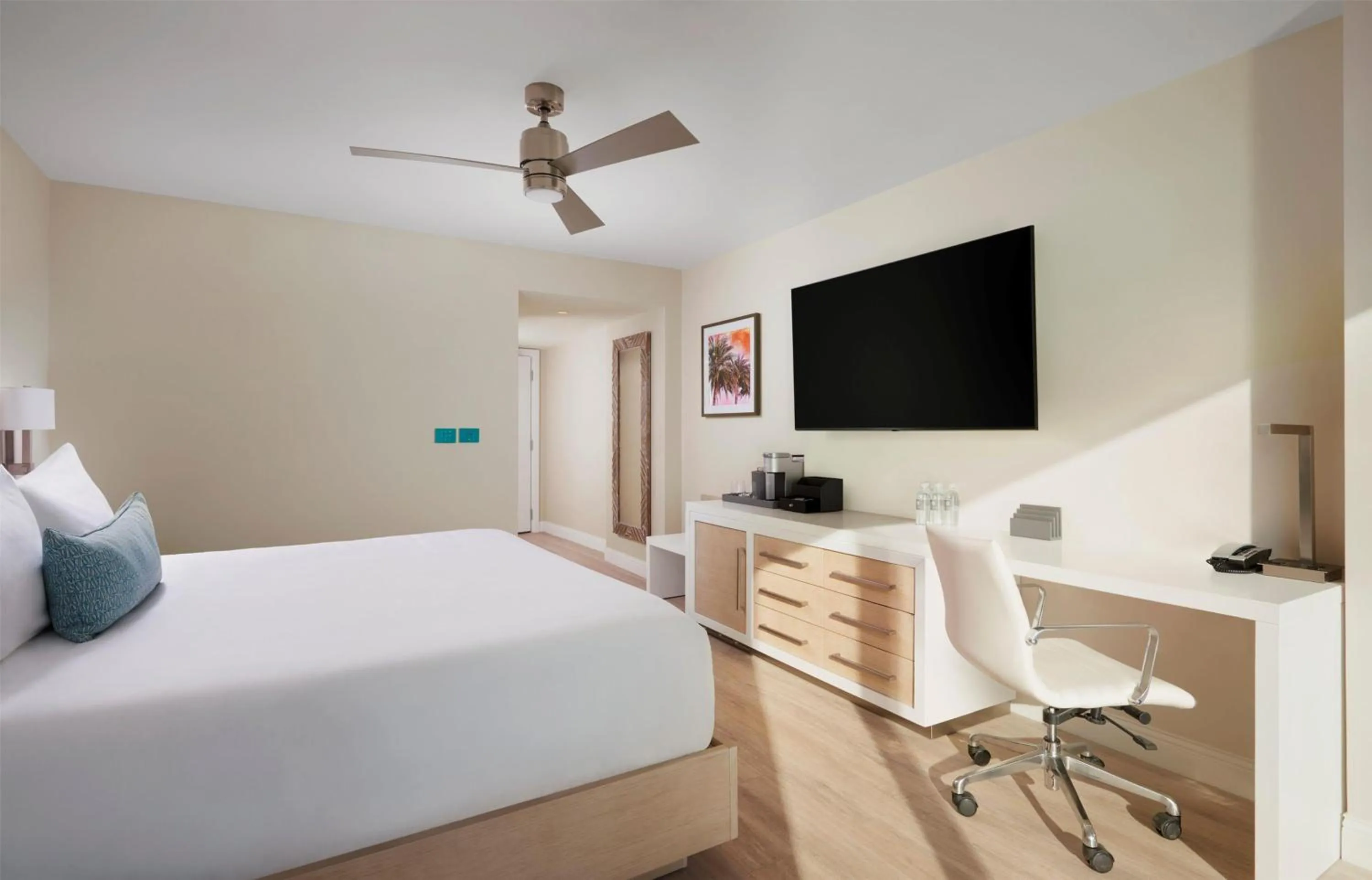 Bed in Sunseeker Resort Florida Gulf Coast, Curio Collection Hilton