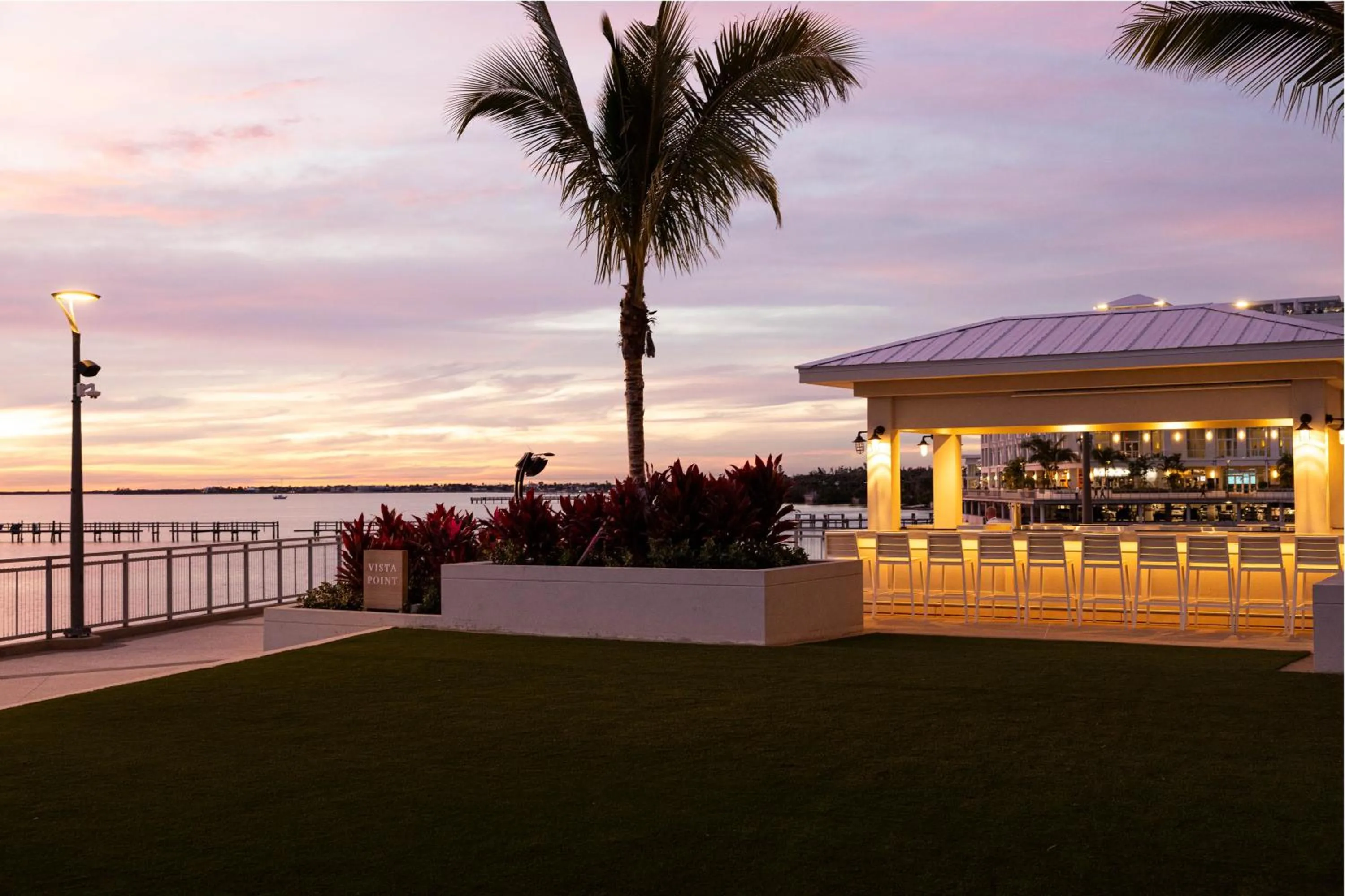 Lounge or bar in Sunseeker Resort Florida Gulf Coast, Curio Collection Hilton