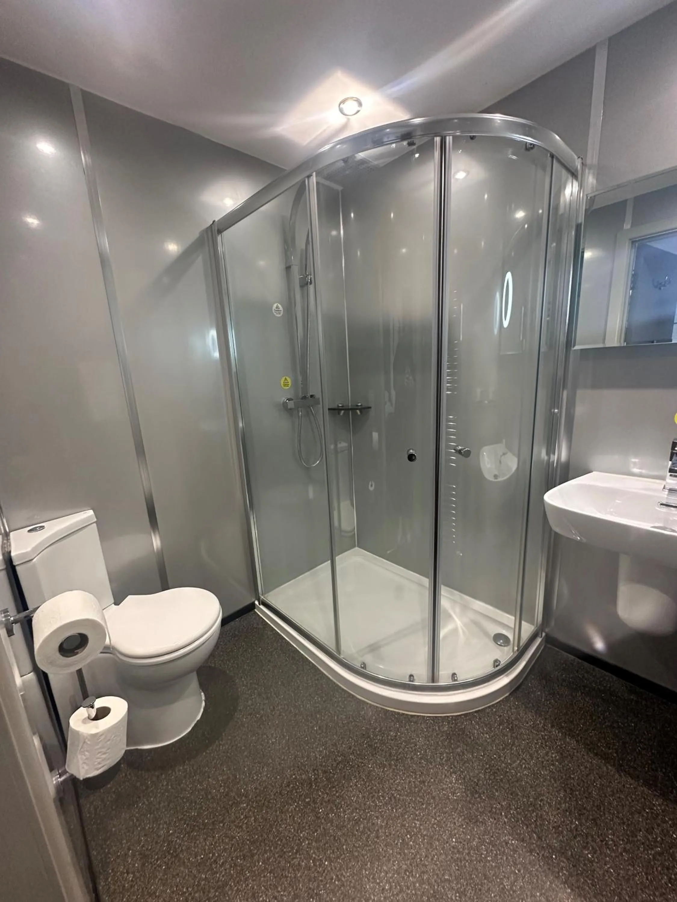 Bathroom in Waveney Inn & Hotel