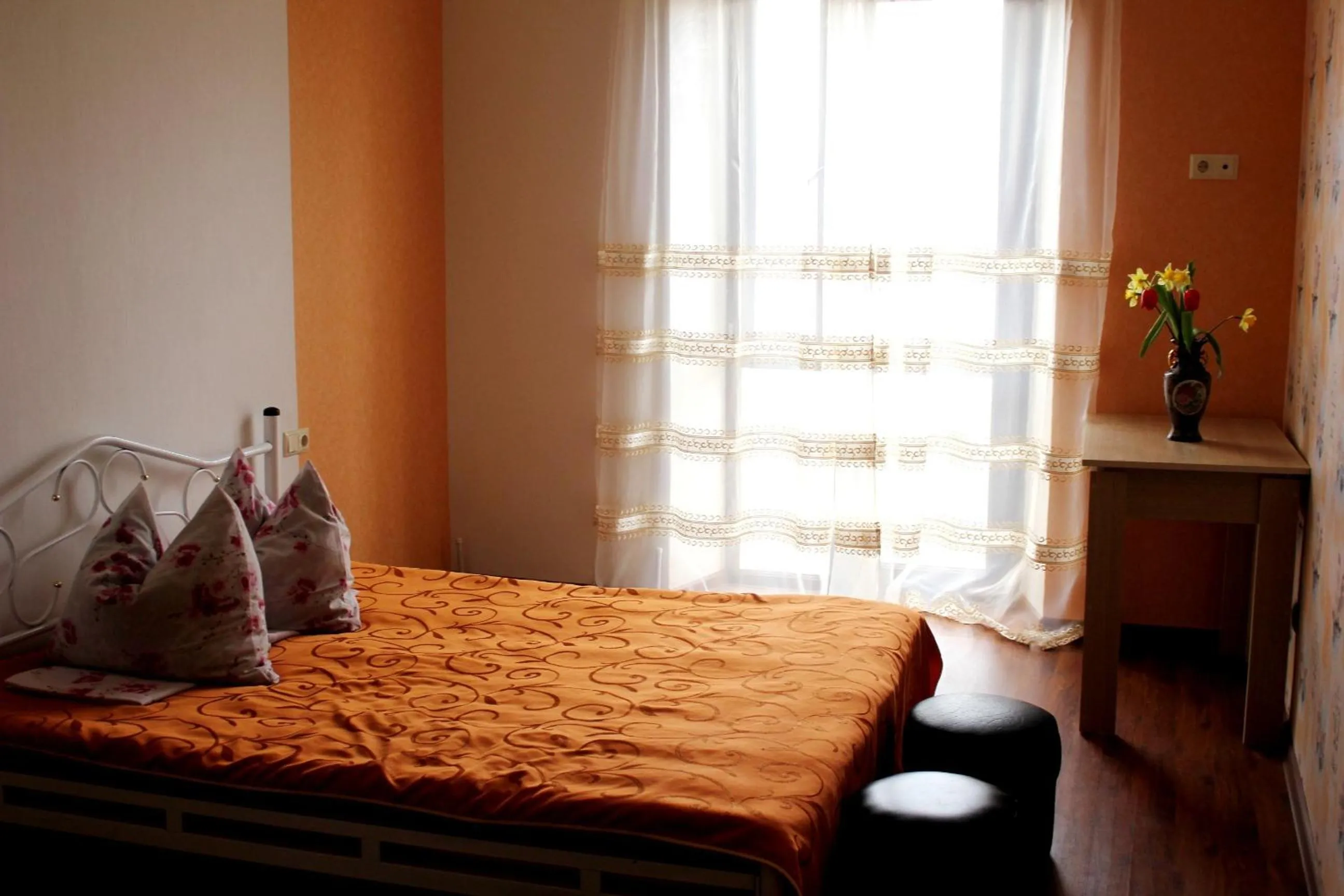 Photo of the whole room, Bed in Sunrise Hotel