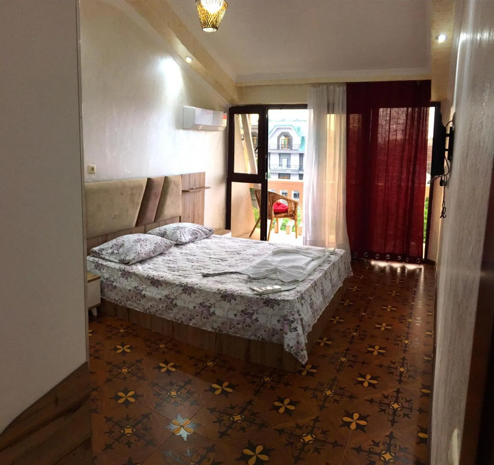 Photo of the whole room, Bed in Sunrise Hotel