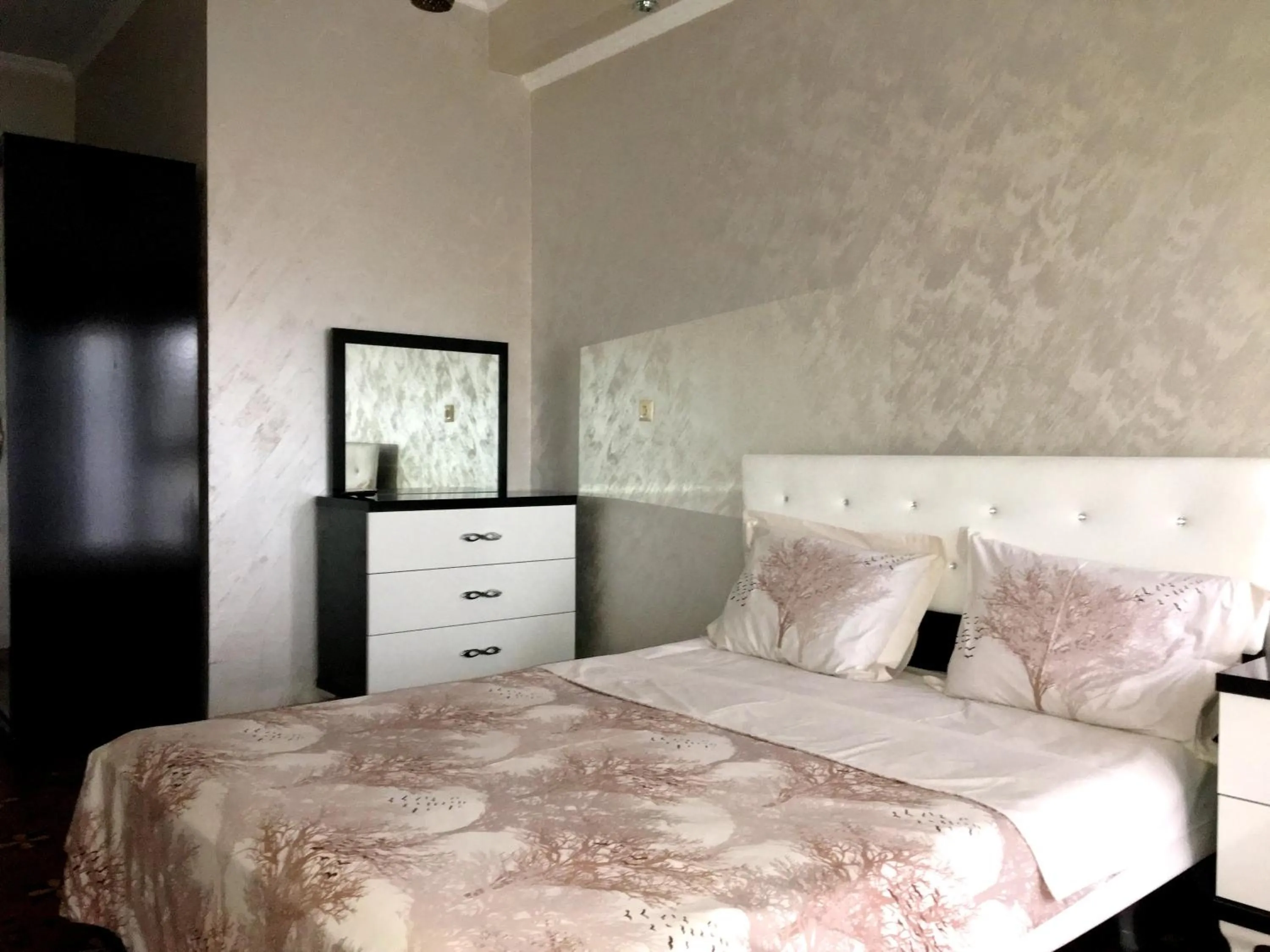 Bedroom, Bed in Sunrise Hotel