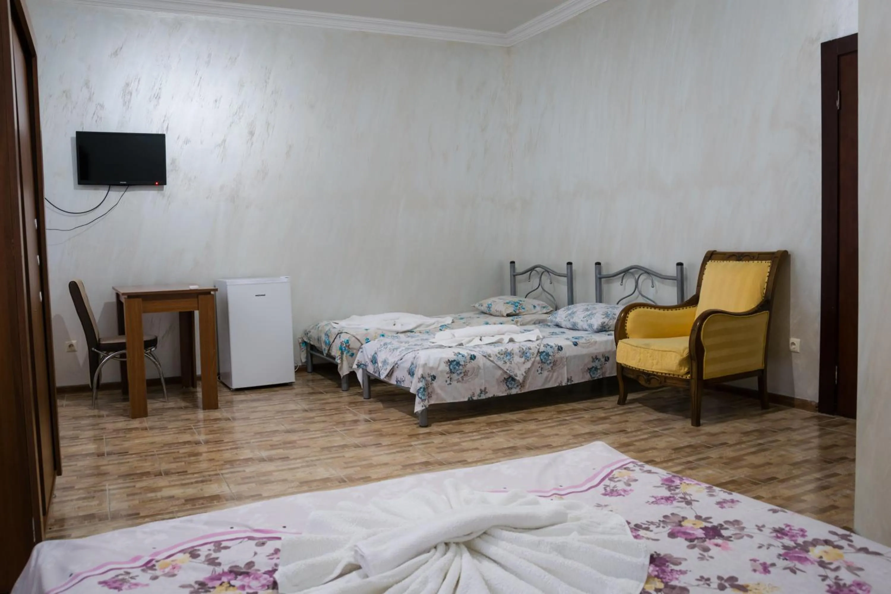 Photo of the whole room, Bed in Sunrise Hotel