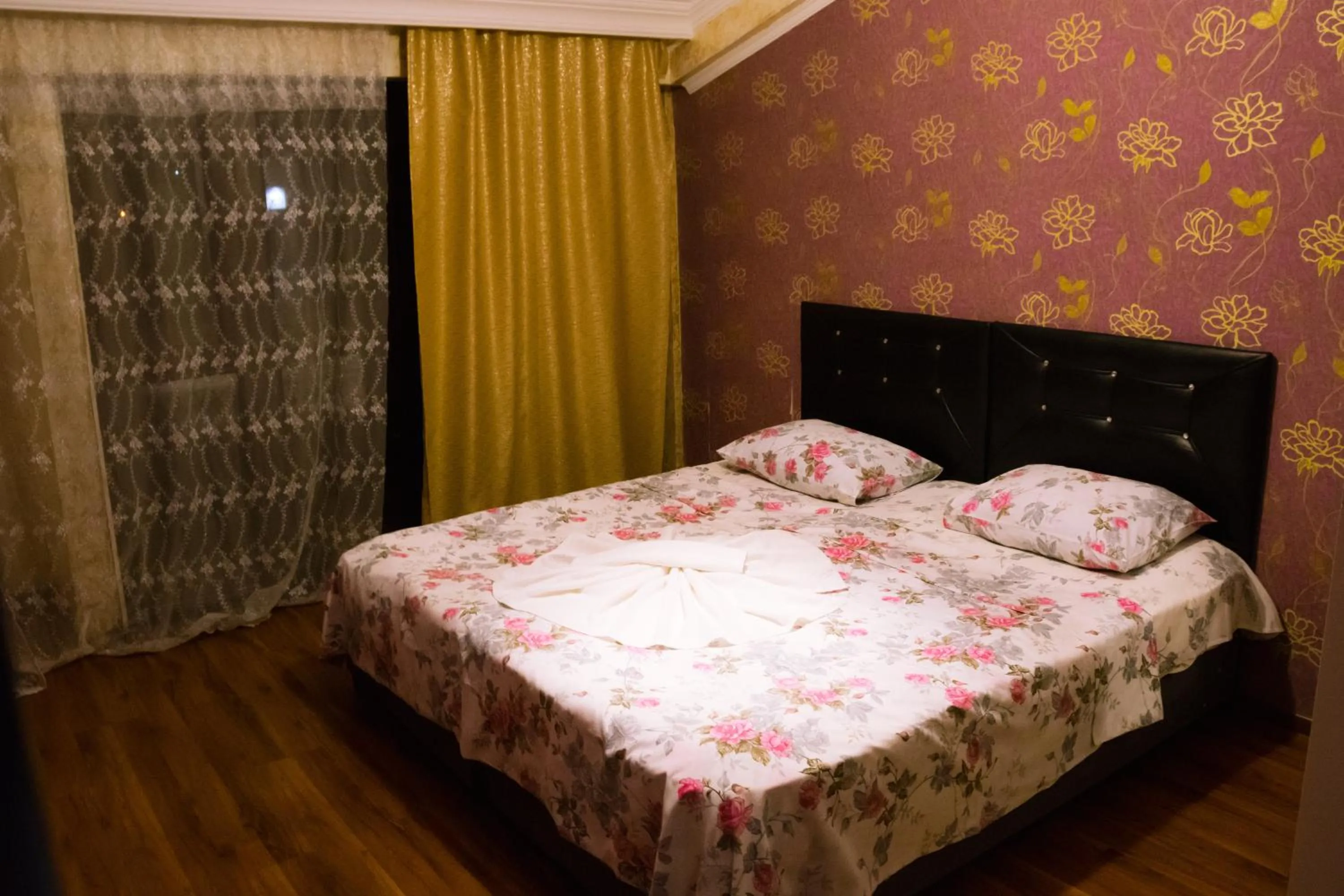 Photo of the whole room, Bed in Sunrise Hotel