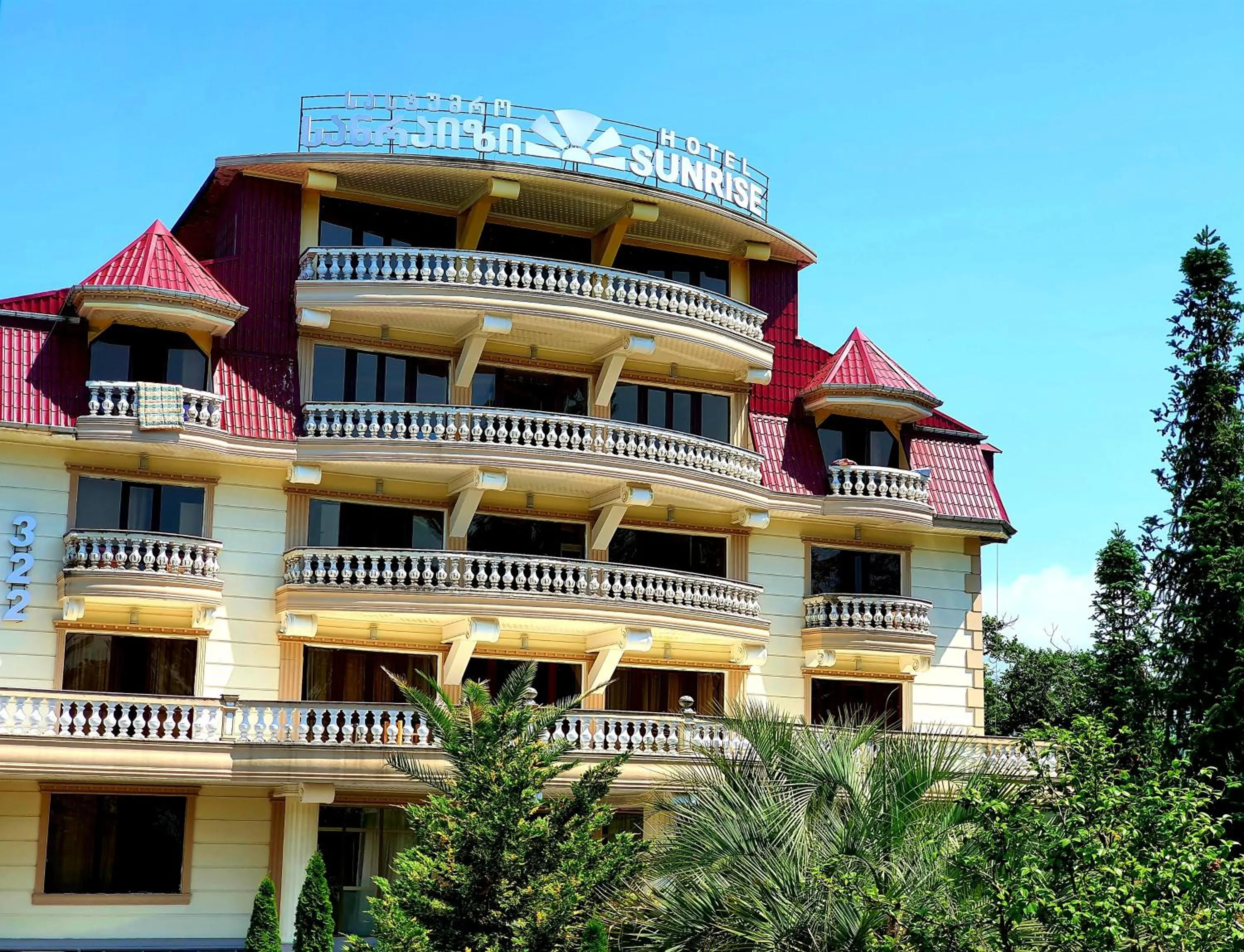 Facade/entrance in Sunrise Hotel