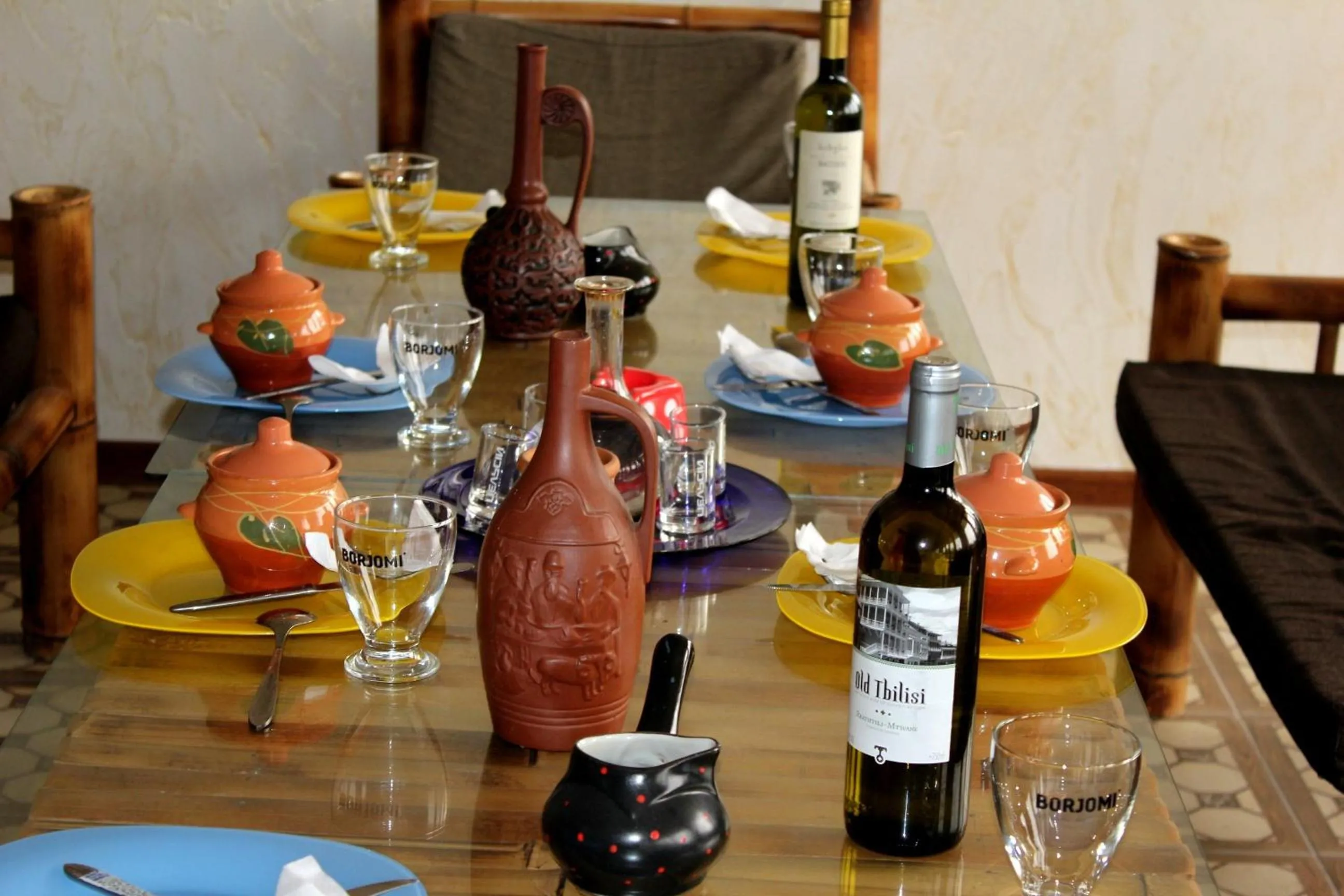 Restaurant/places to eat in Sunrise Hotel