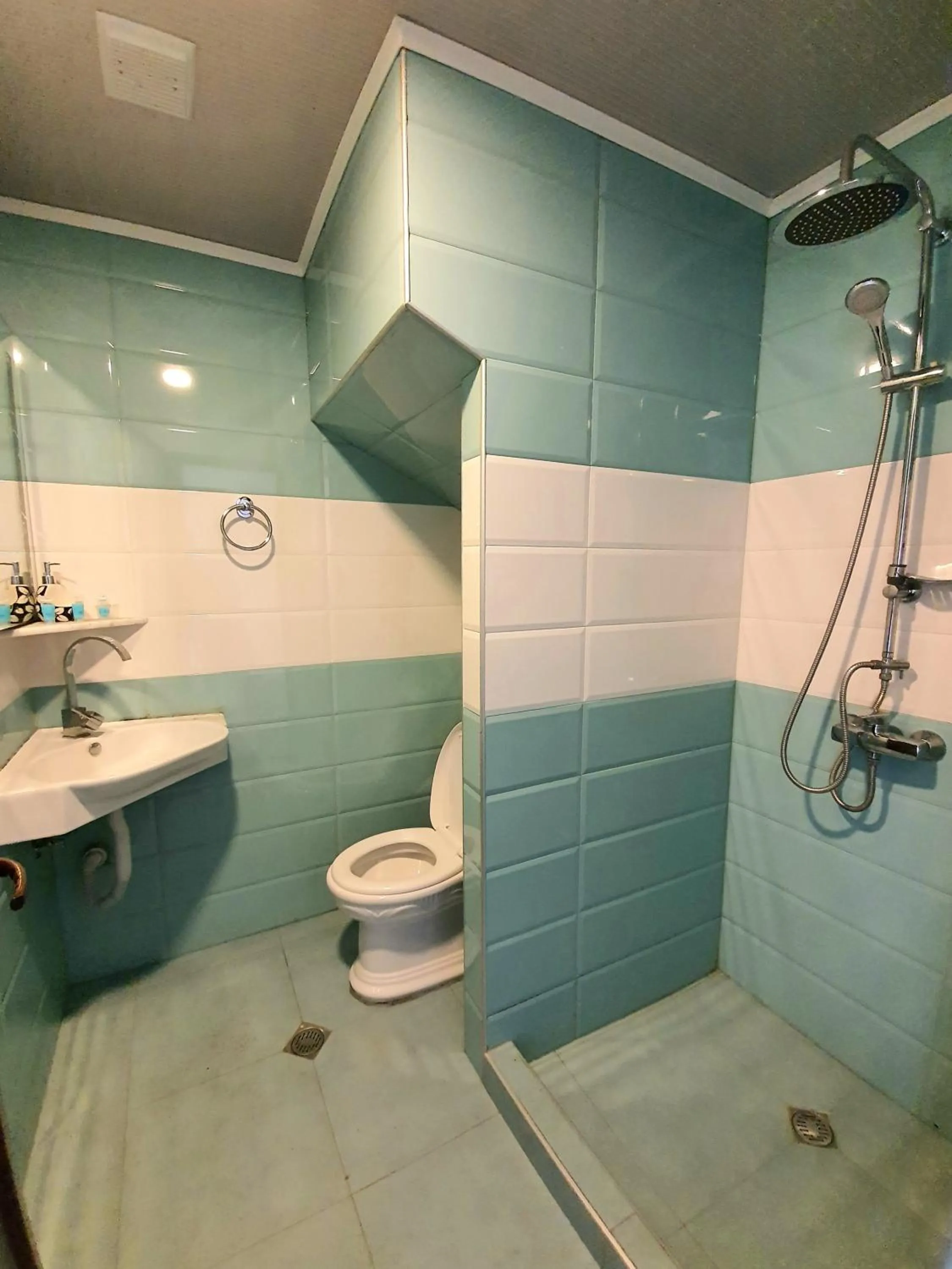 Bathroom in Sunrise Hotel