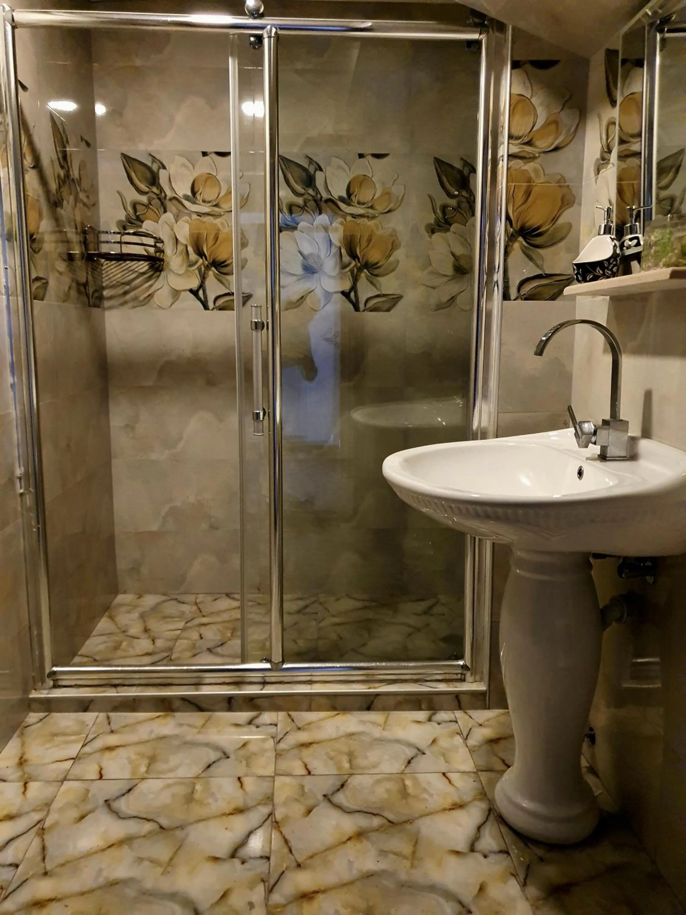 Shower in Sunrise Hotel