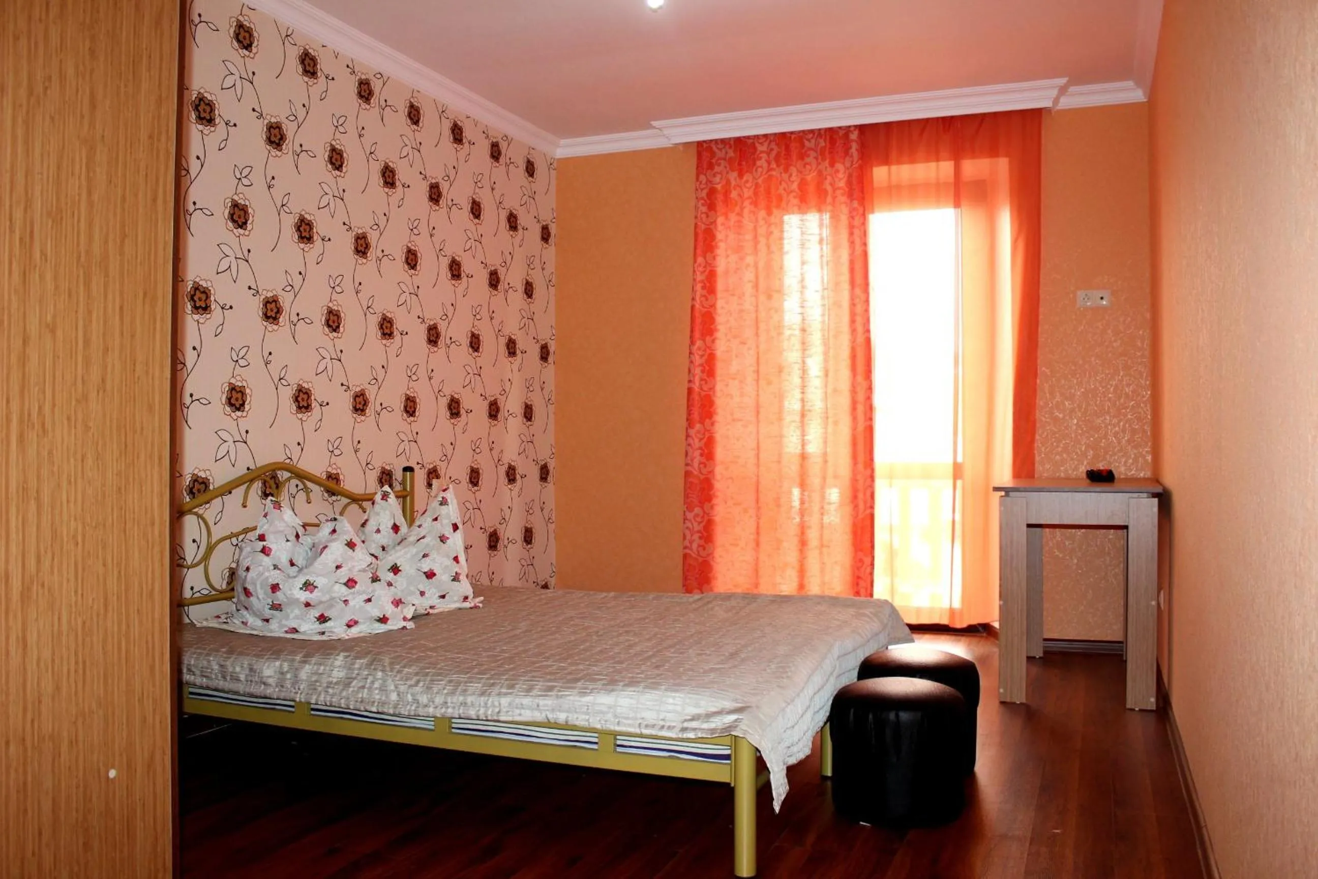 Photo of the whole room, Bed in Sunrise Hotel