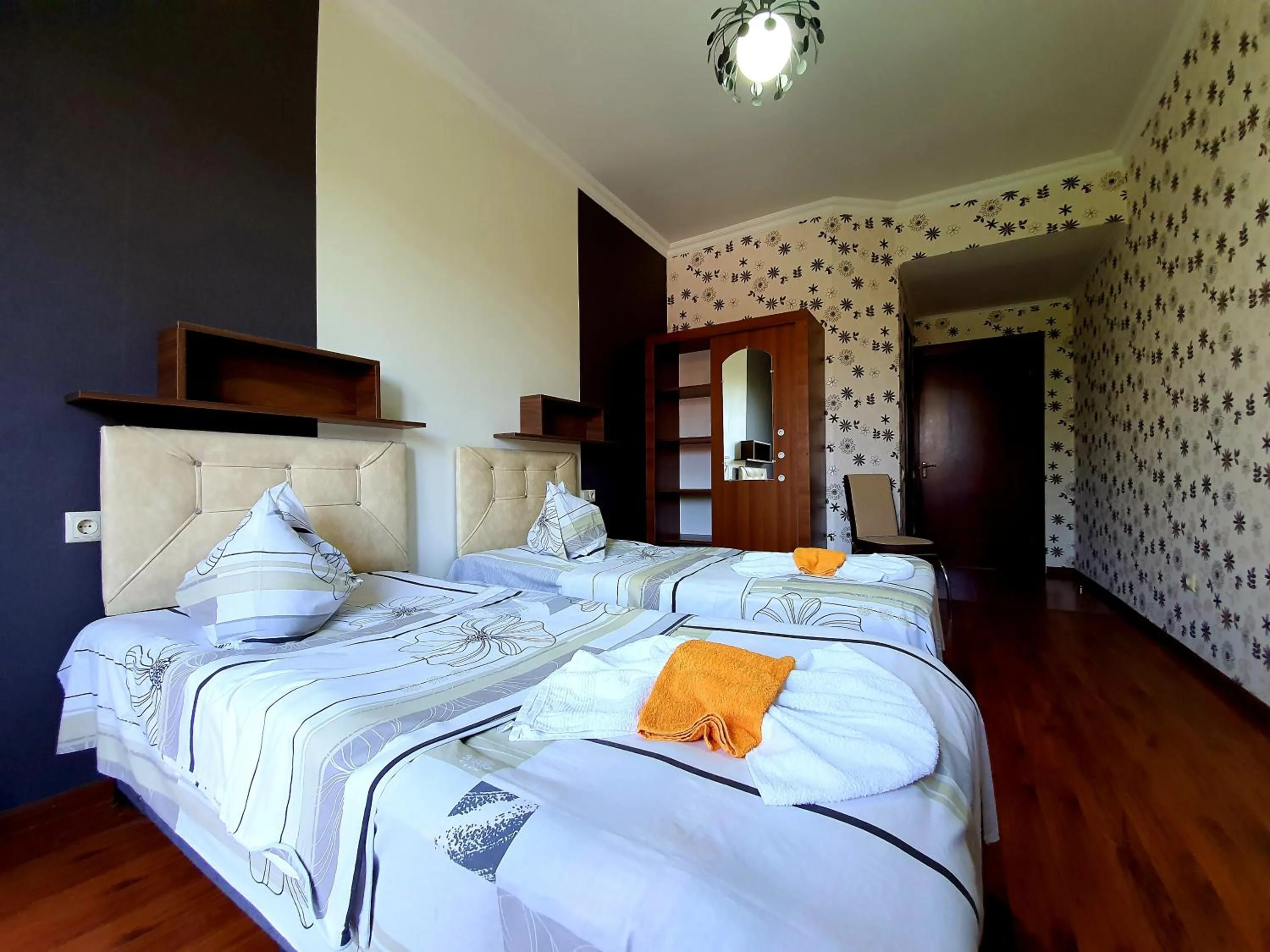 Photo of the whole room, Bed in Sunrise Hotel