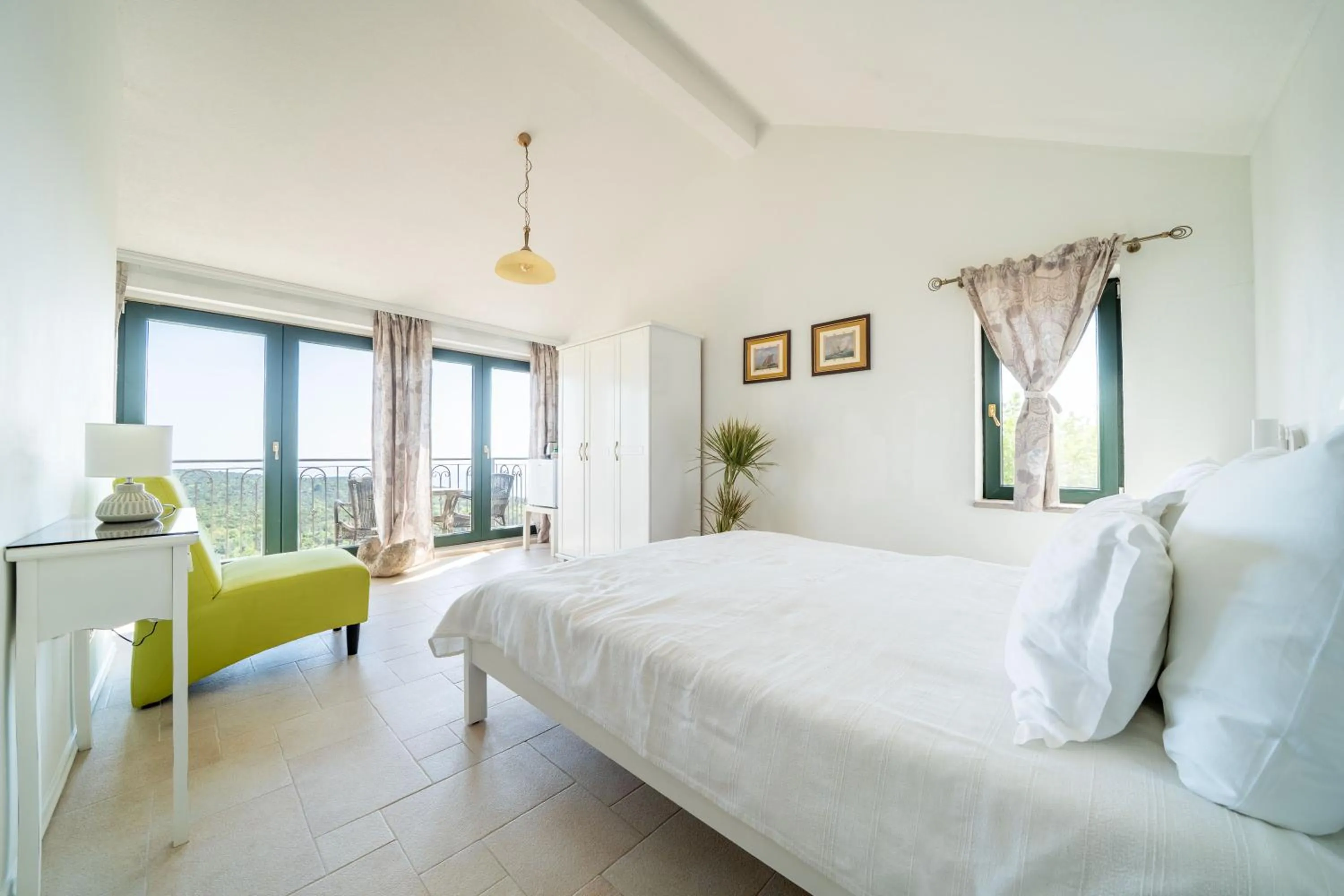 Bed in Klinci Village Resort