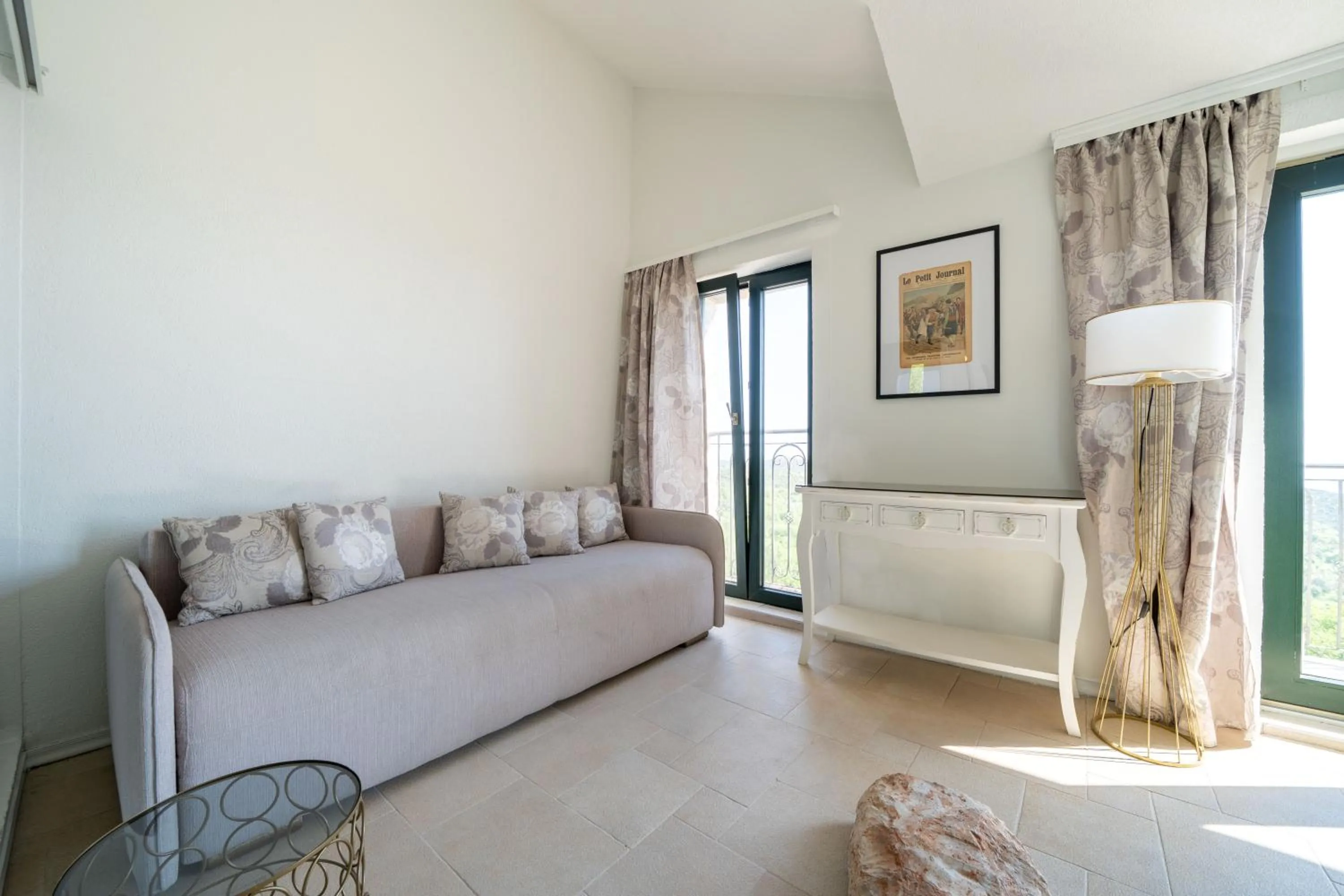 Seating area, Bed in Klinci Village Resort