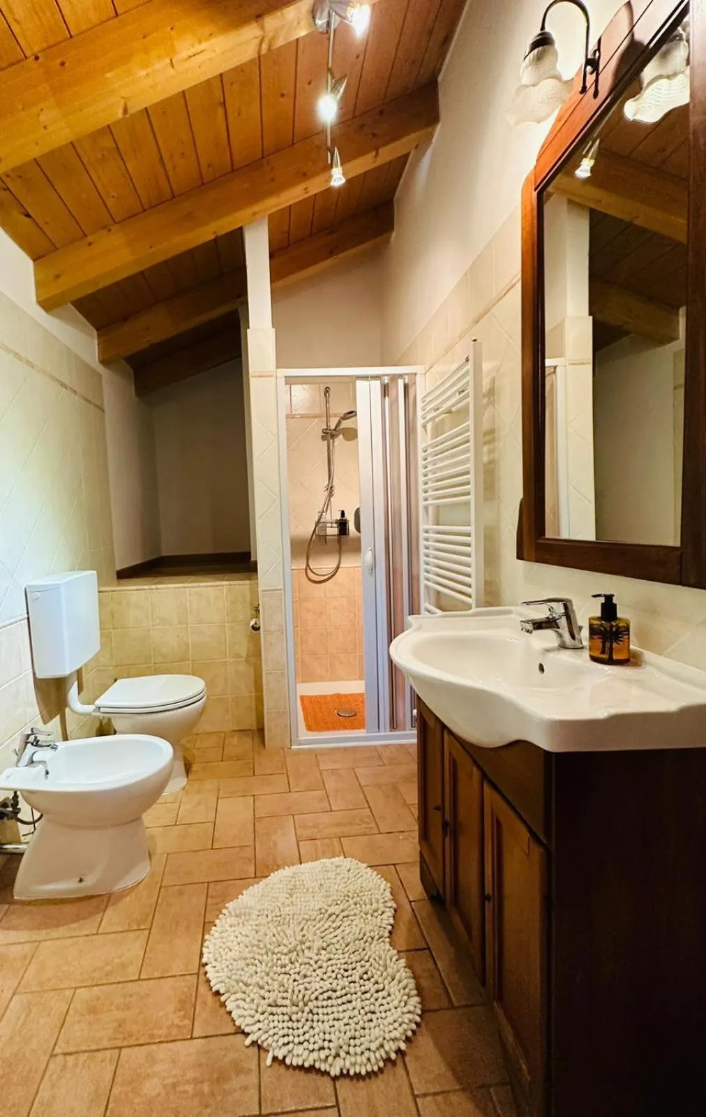 Shower in Castello San Romano