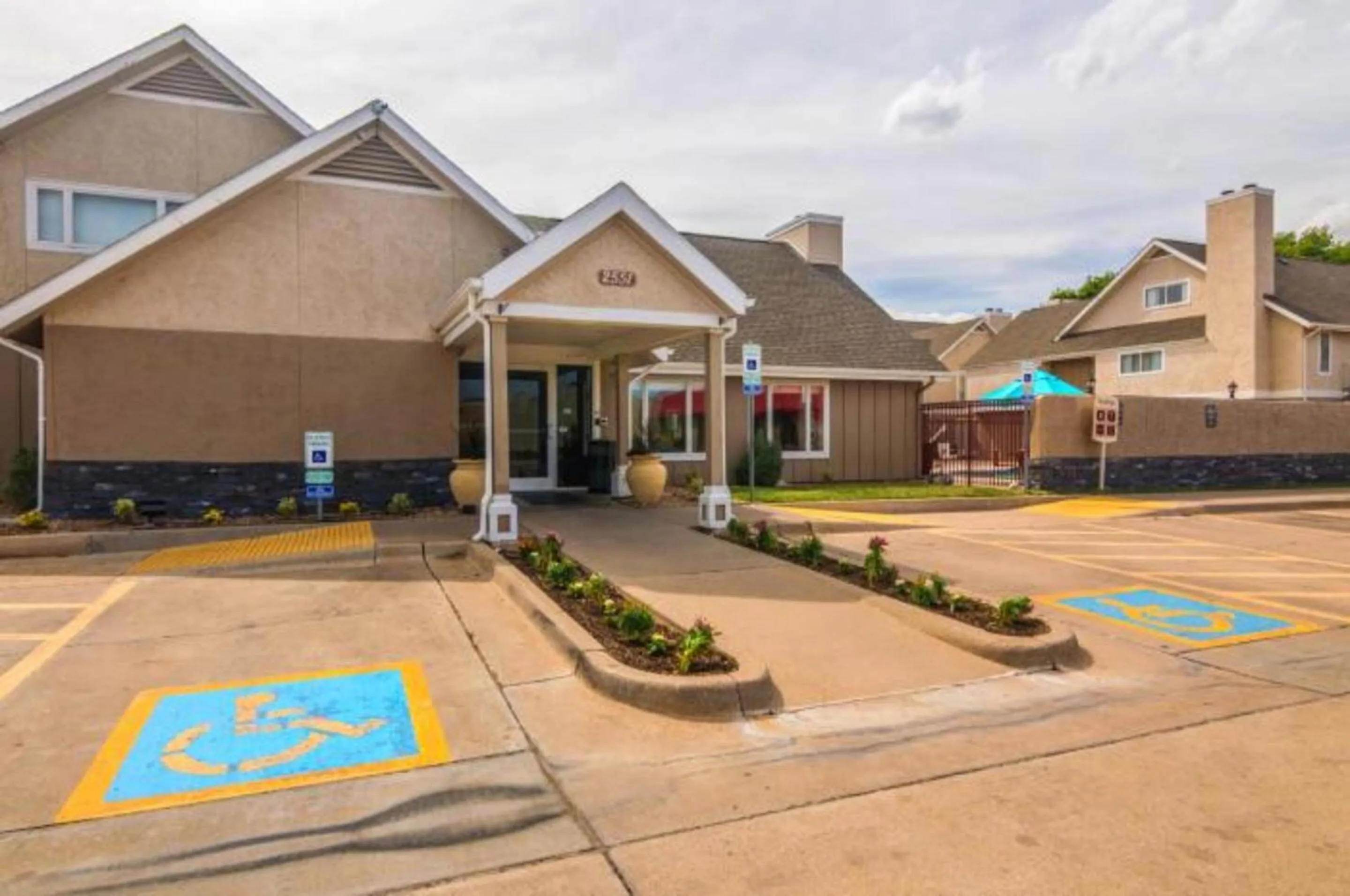 Property building in Studio 6 Lubbock, TX