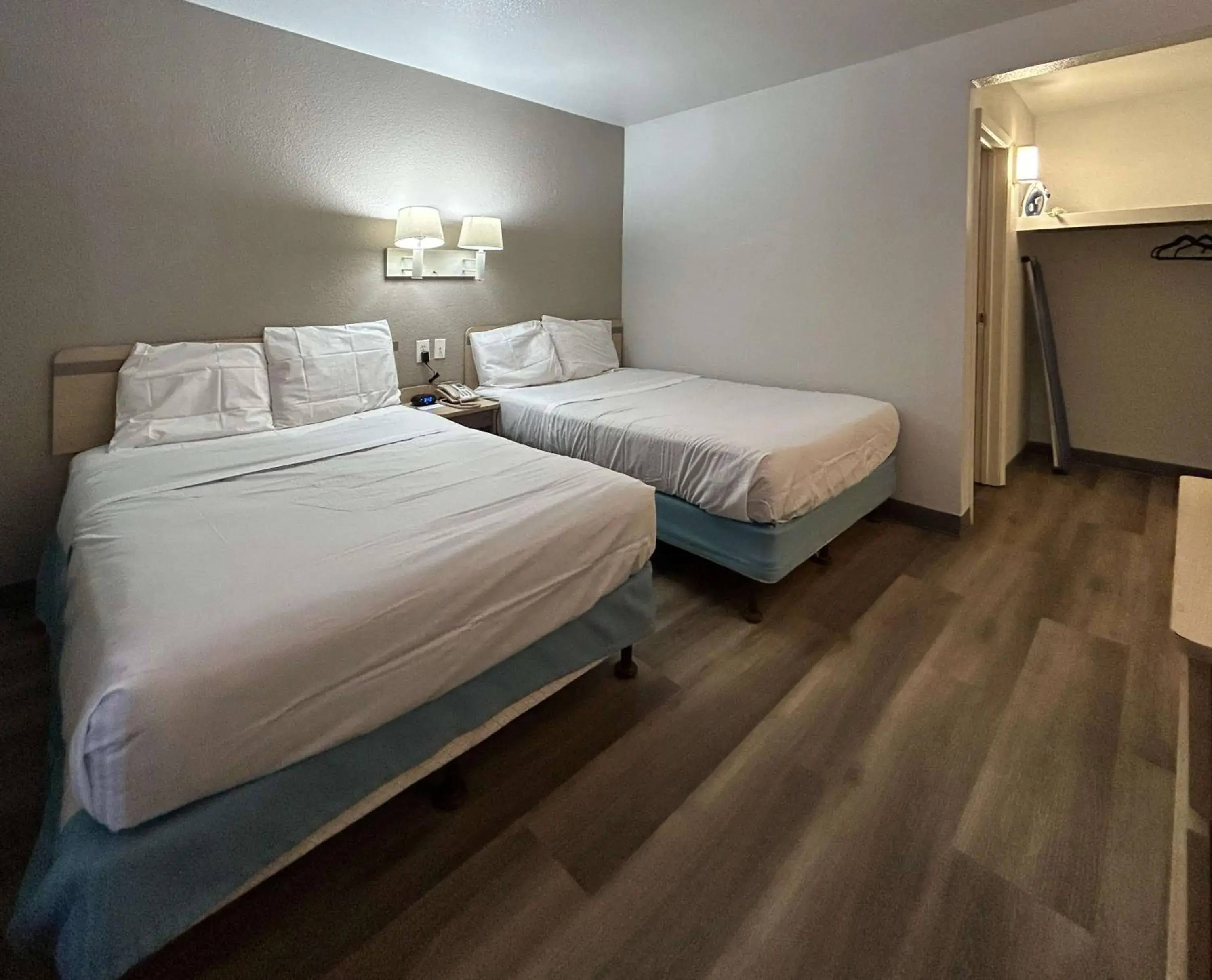 Bedroom, Bed in Studio 6 Lubbock, TX Bedroom, Bed in Studio 6 Lubbock, TX