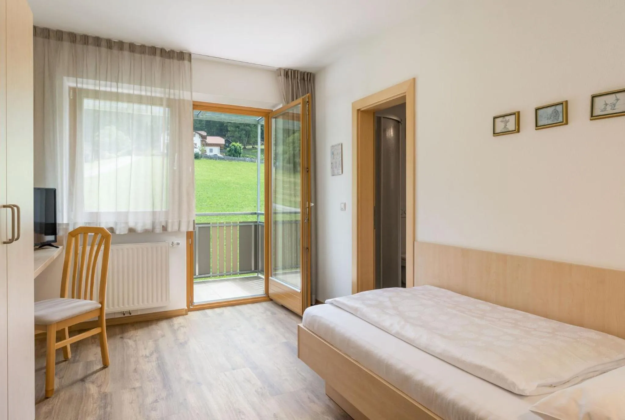 Bed in B&B Garni Schorneck