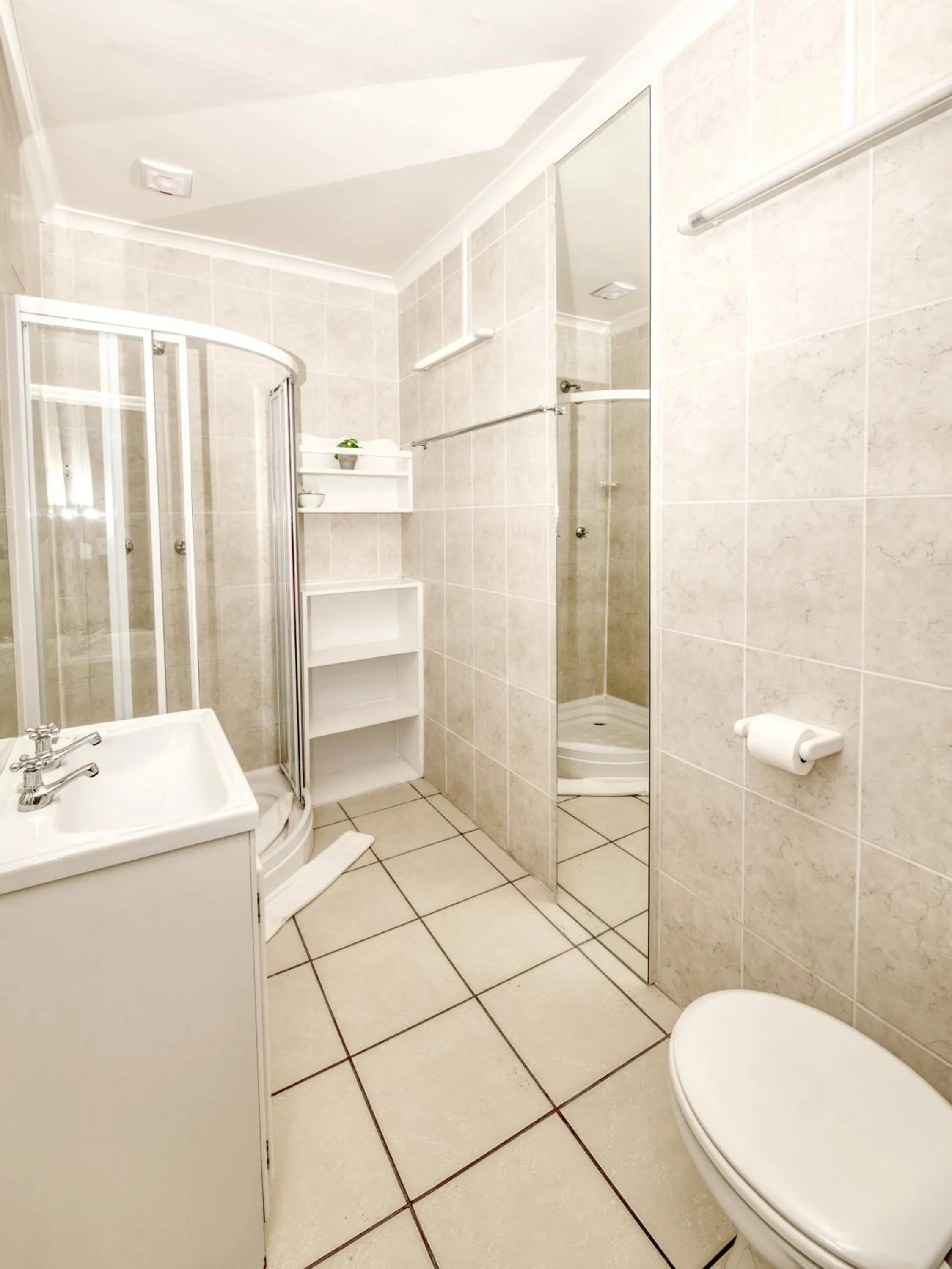 Shower in Mermaid Guest House