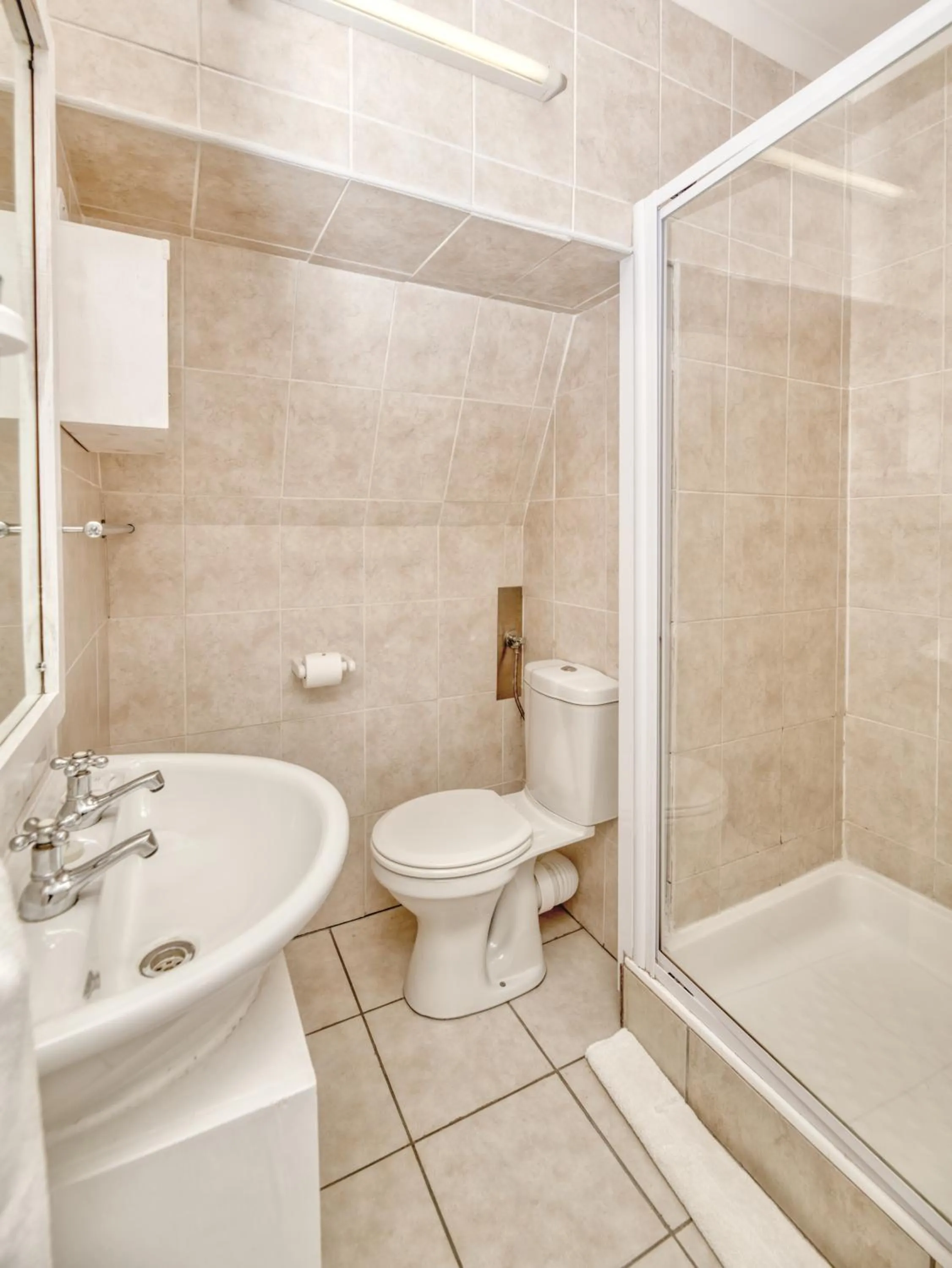 Shower in Mermaid Guest House