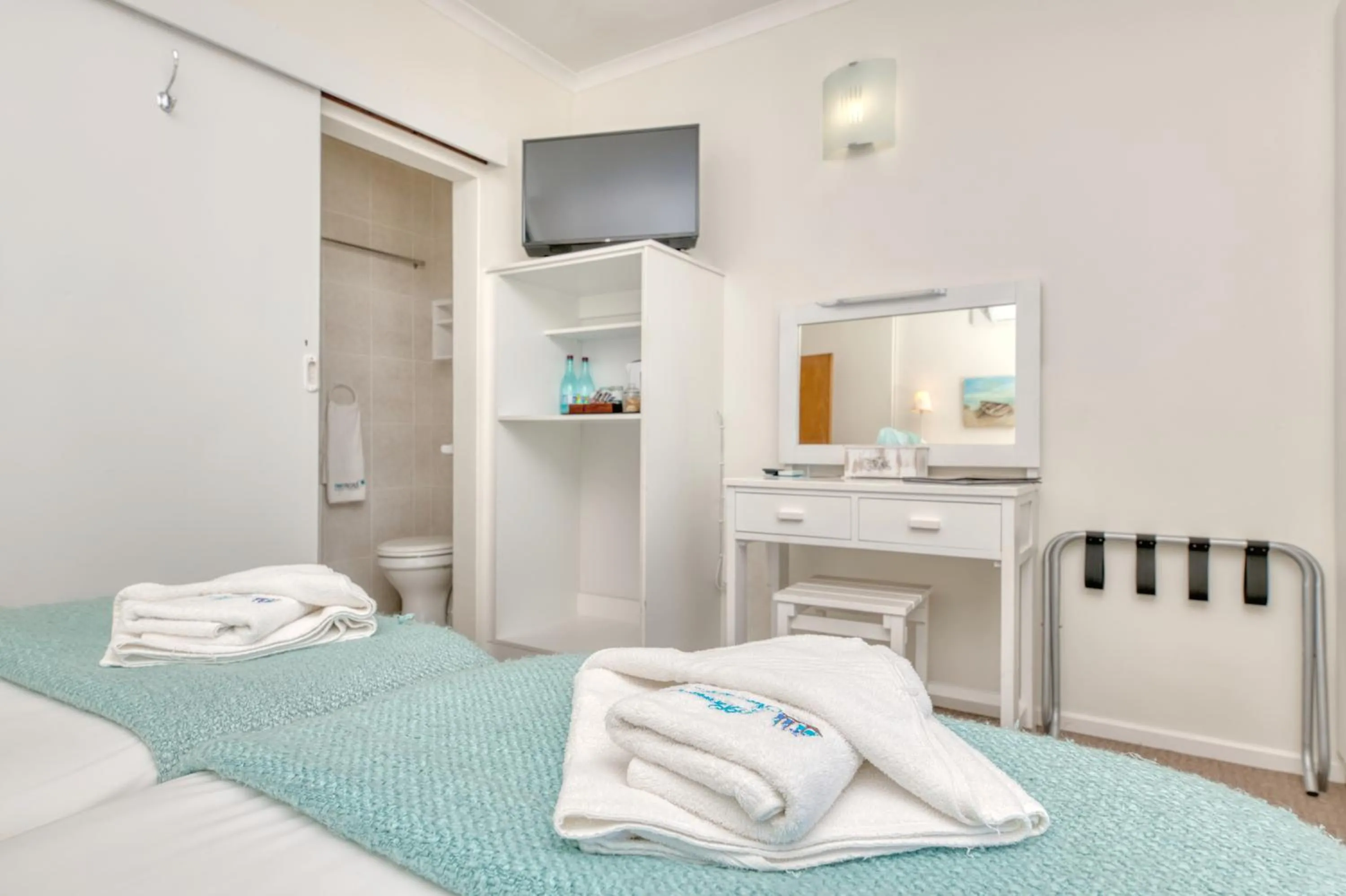 Coffee/tea facilities, Bed in Mermaid Guest House