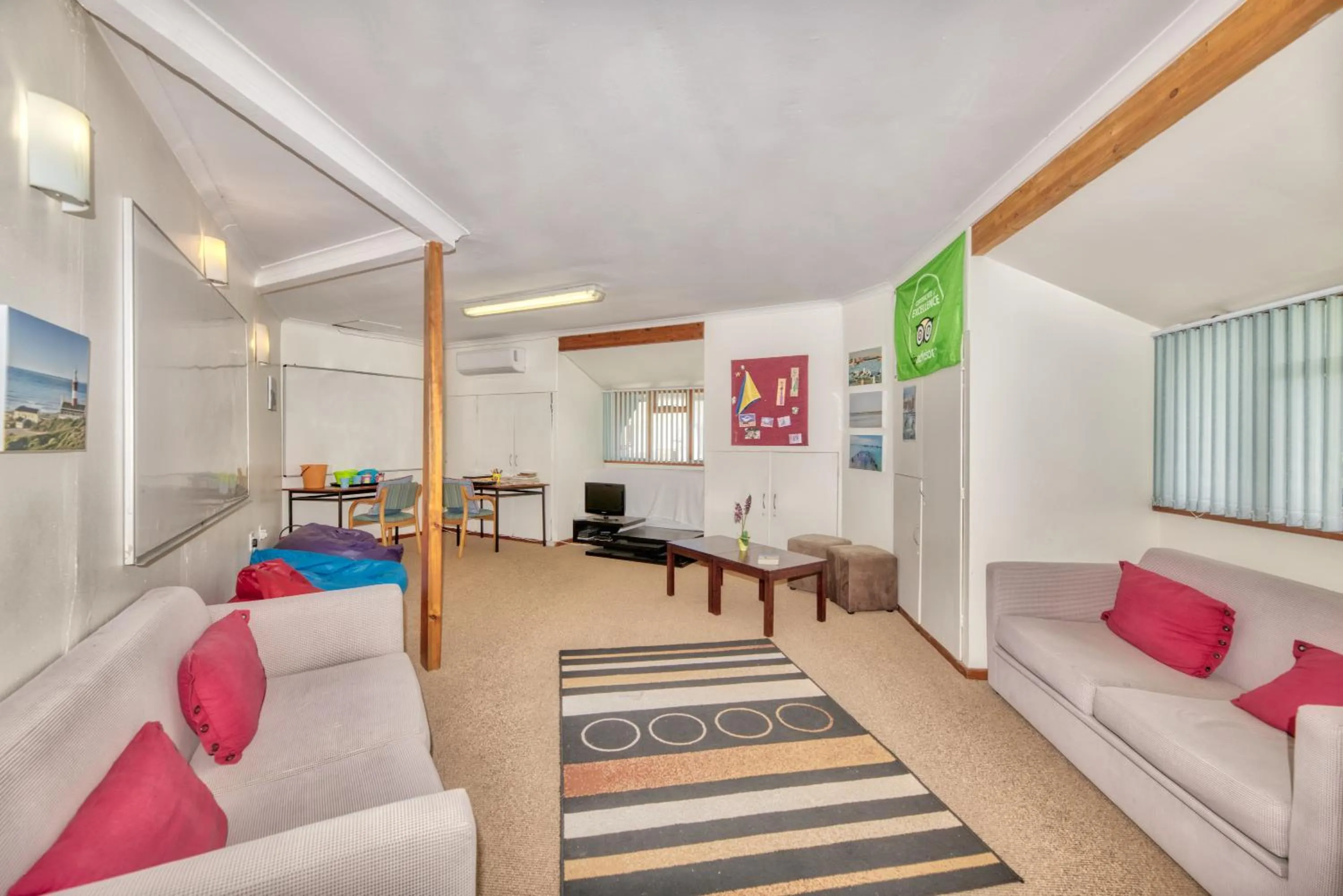 Communal lounge/ TV room in Mermaid Guest House