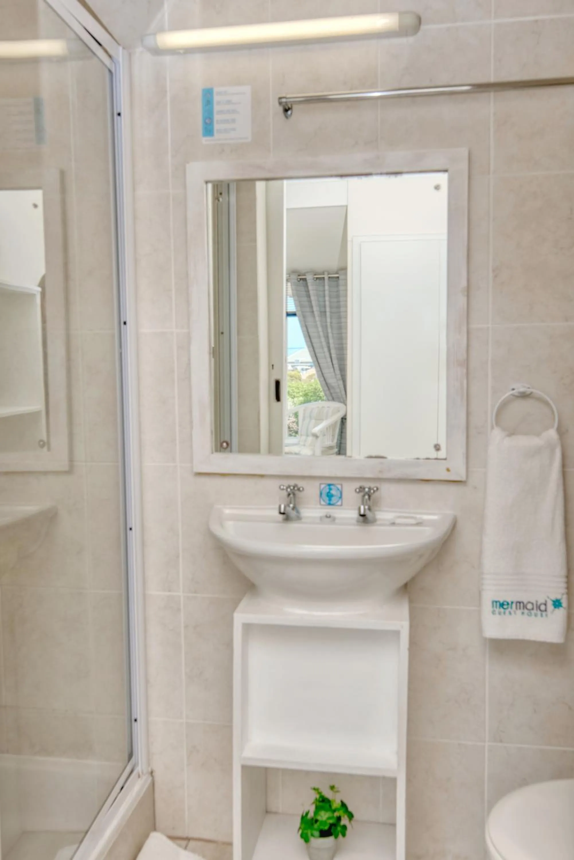 Shower in Mermaid Guest House