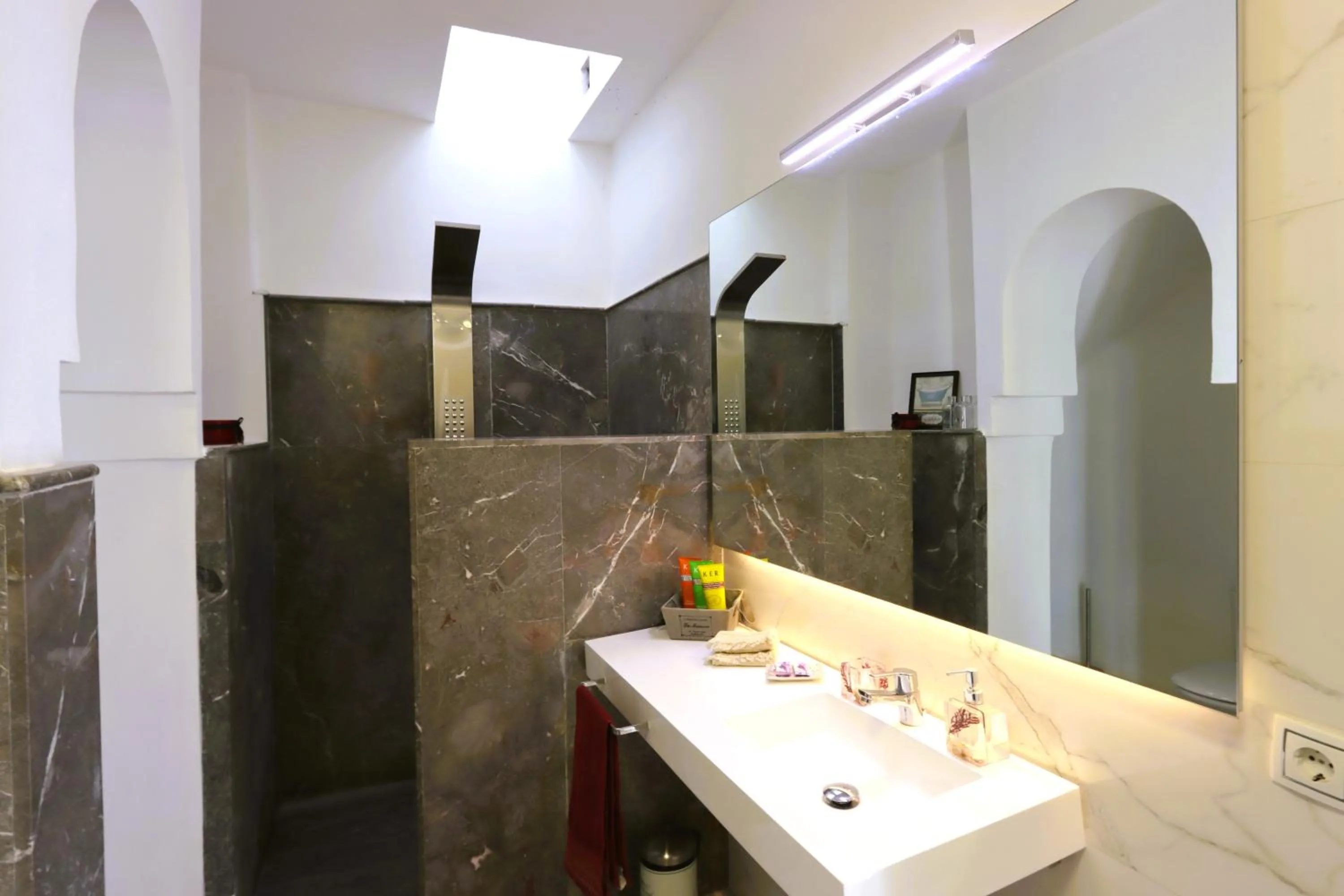 Shower in Riad VIP Bed & Breakfast