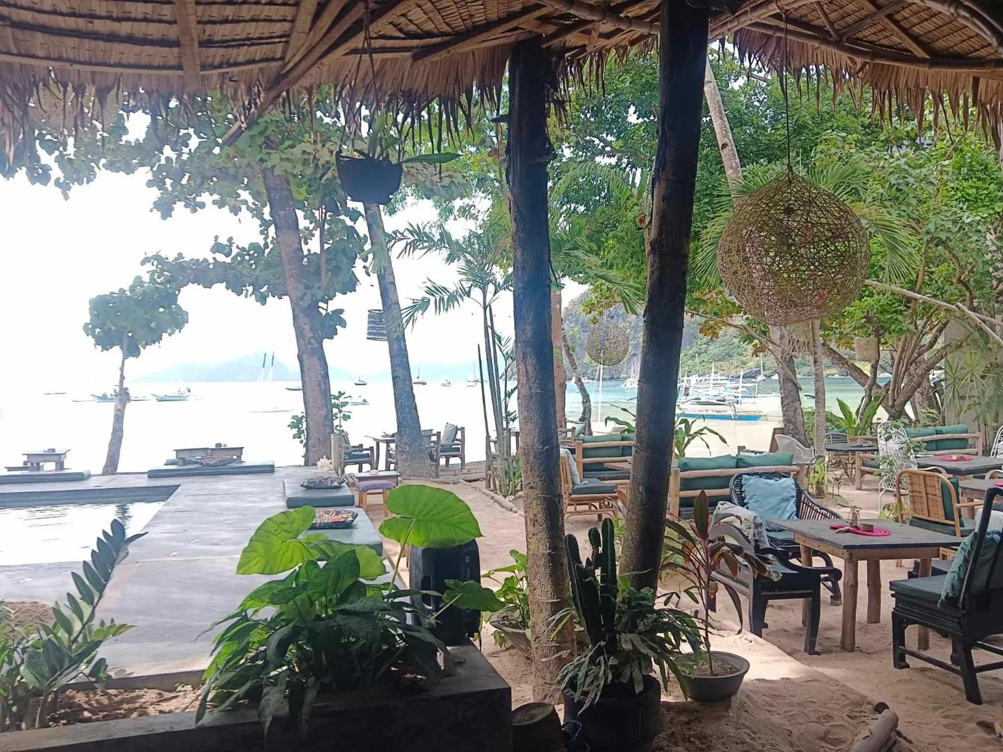 Restaurant/places to eat in La Plage Hotel