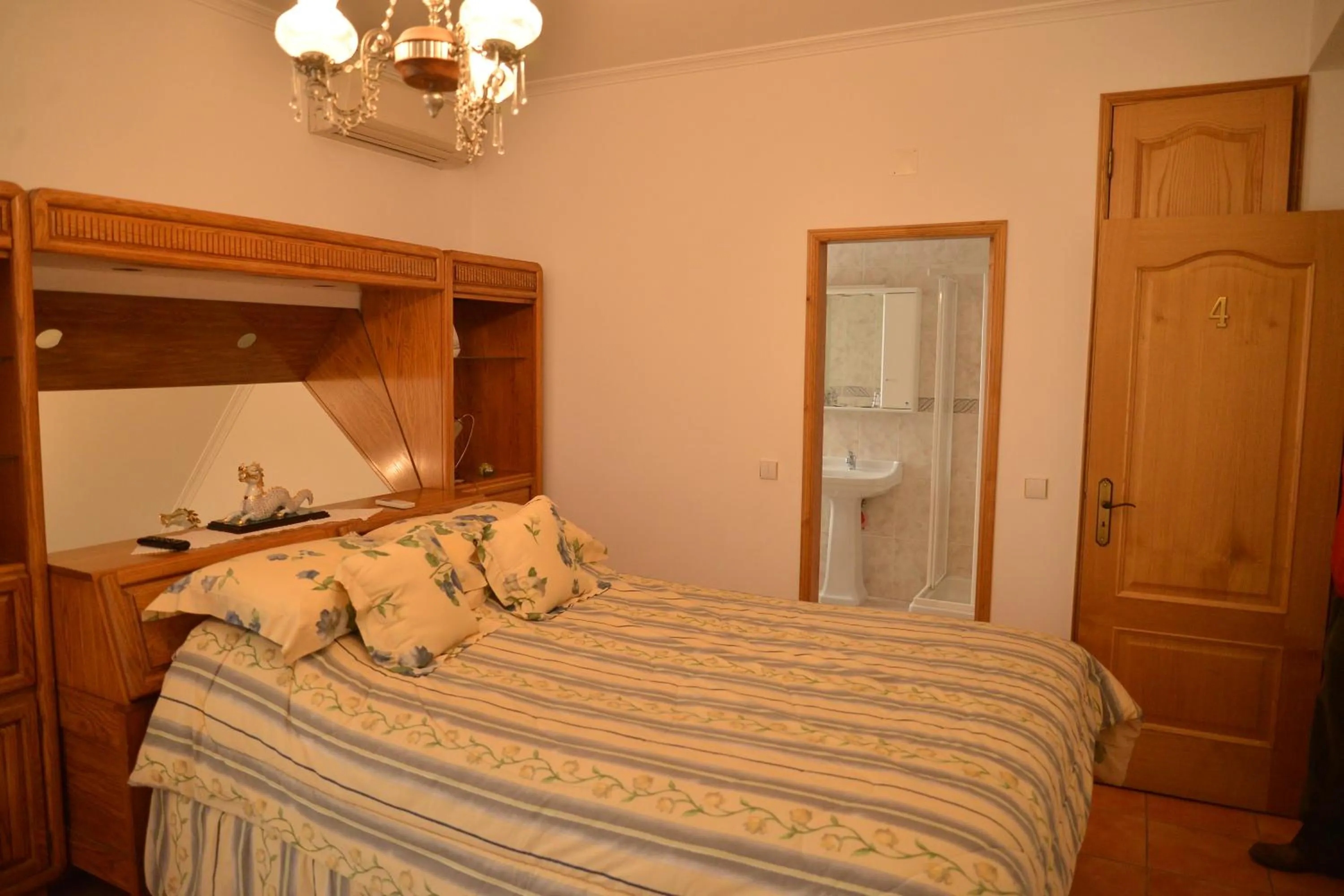 Shower, Bed in Casa Estrela de Alva