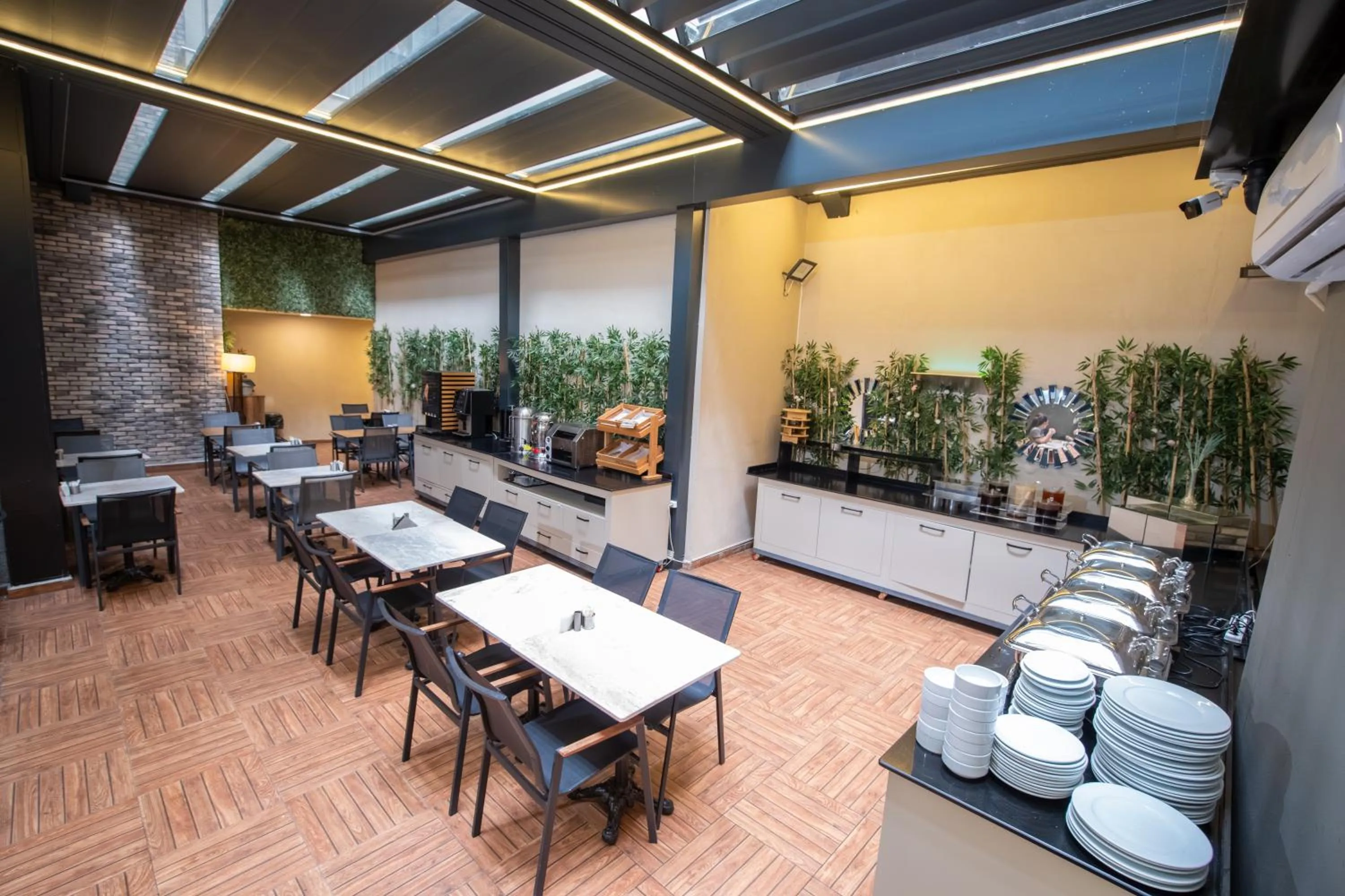 Restaurant/places to eat in Myway Deluxe Hotel