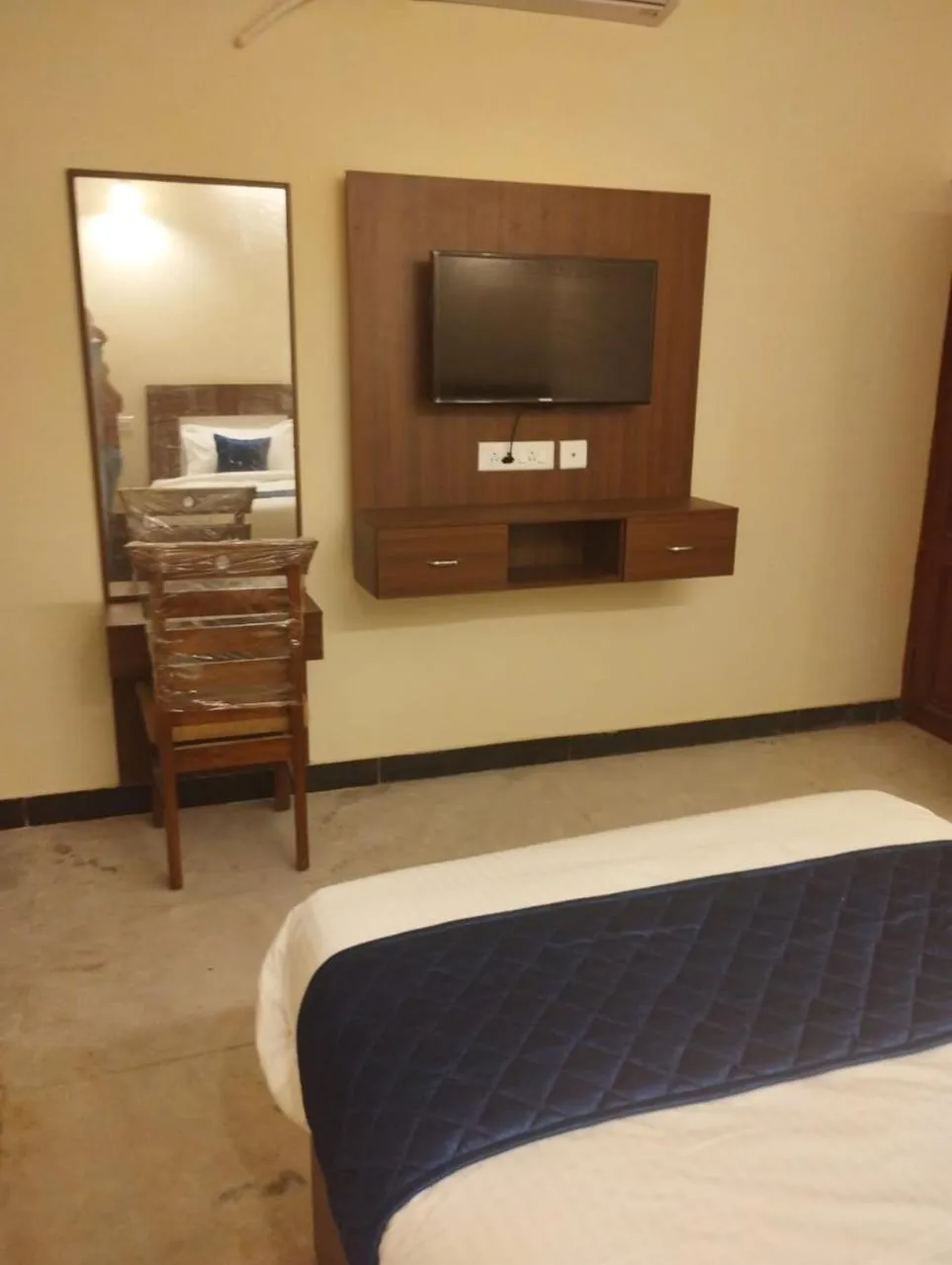 TV and multimedia, Bed in AR Residency T-Nagar