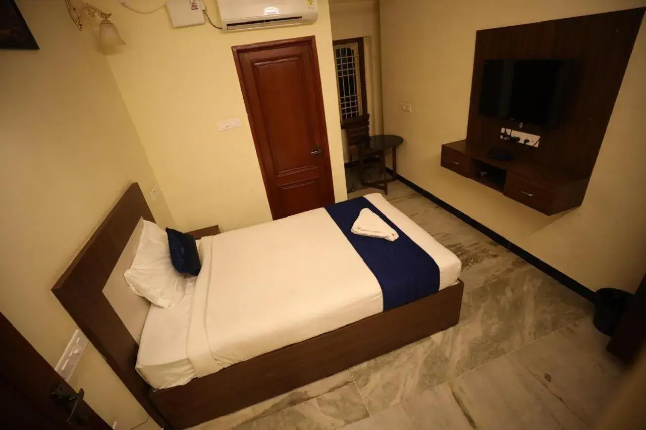 Photo of the whole room, Bed in AR Residency T-Nagar Photo of the whole room, Bed in AR Residency T-Nagar