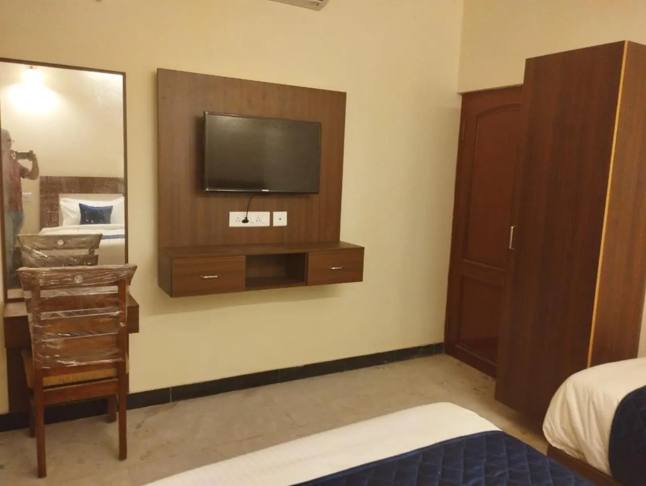 TV and multimedia, Bed in AR Residency T-Nagar