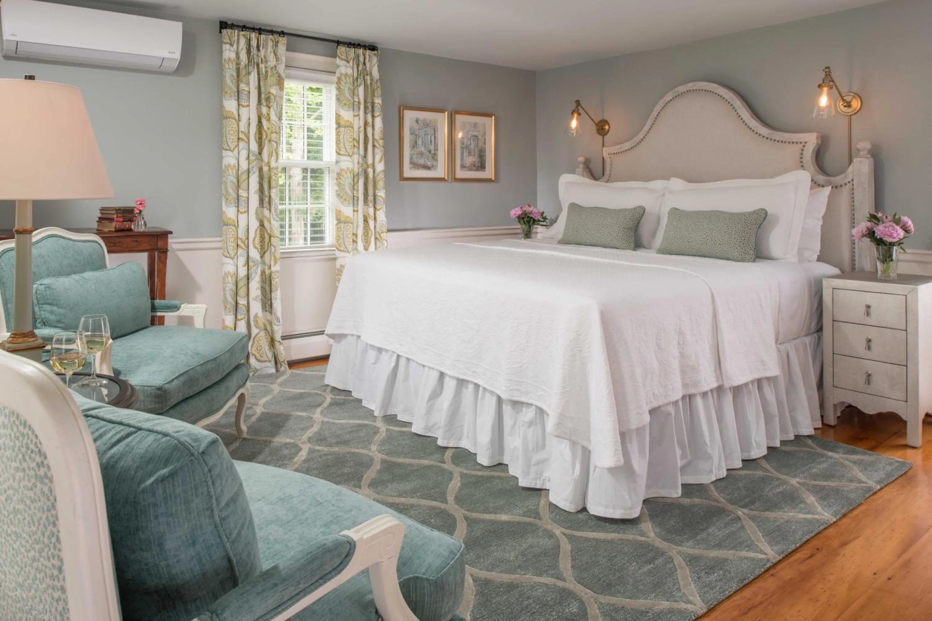 Bed in The Inn at Yarmouth Port