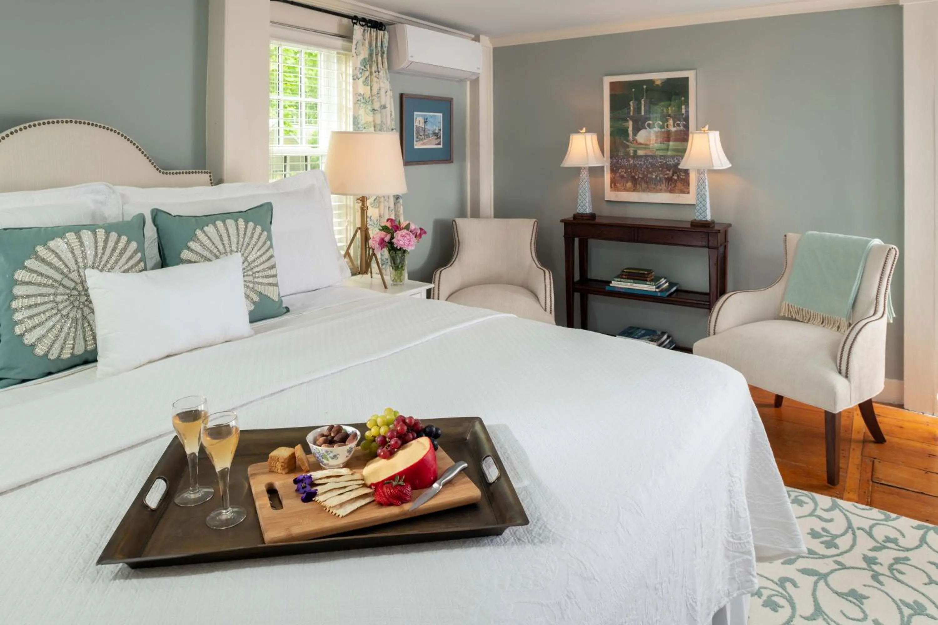 Bed in The Inn at Yarmouth Port