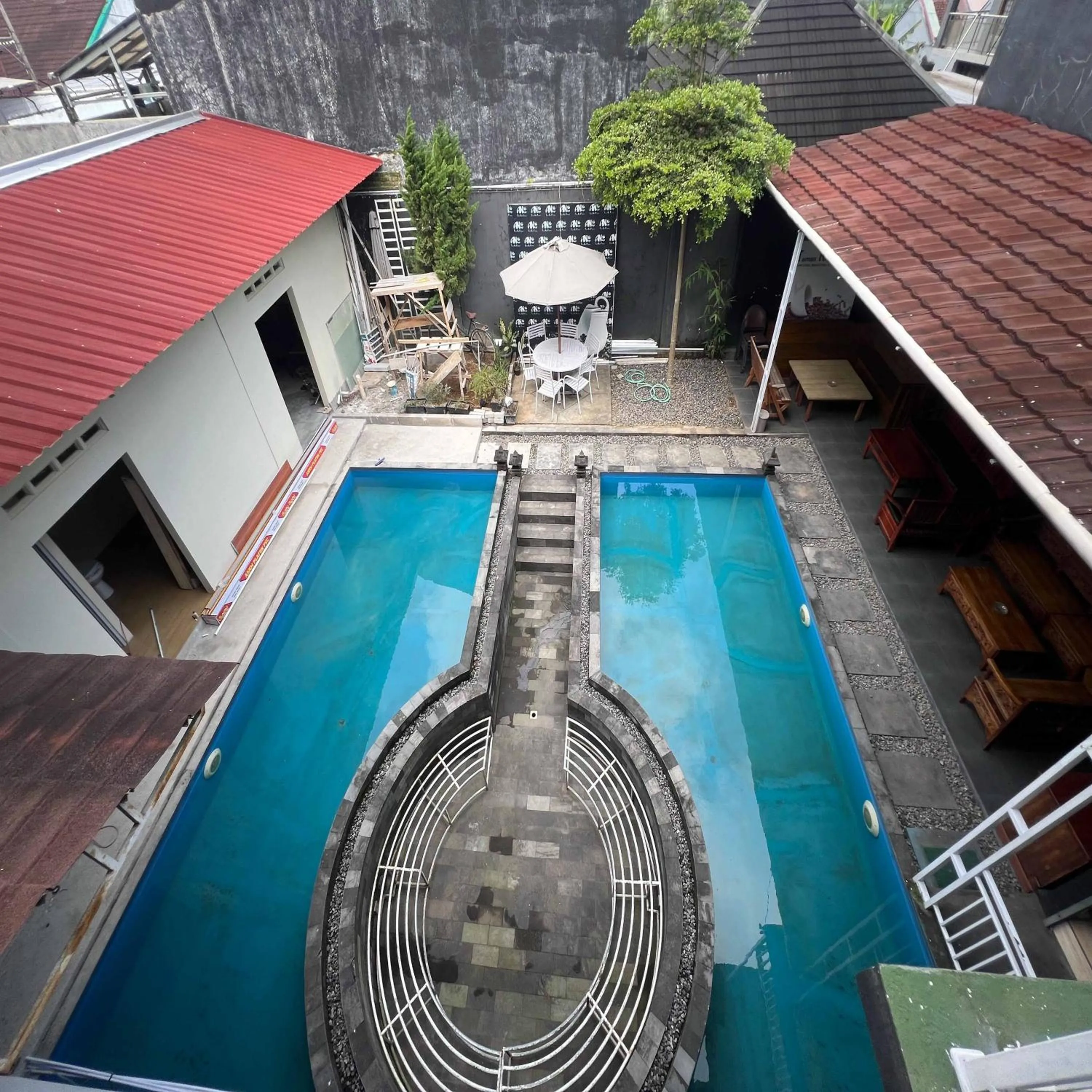 Swimming pool in AN Homestay Syariah Mitra RedDoorz Wonosobo