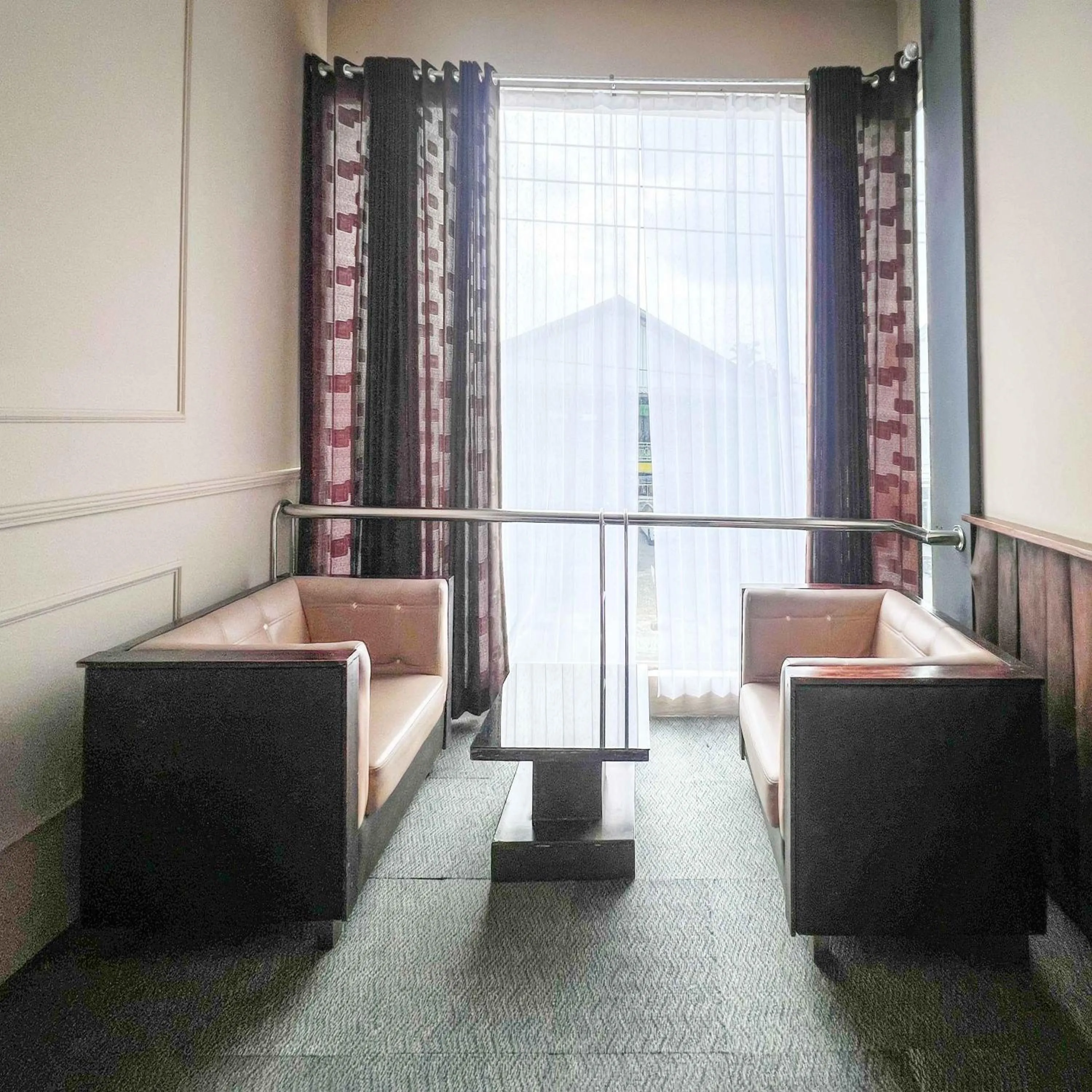 Seating area in AN Homestay Syariah Mitra RedDoorz Wonosobo