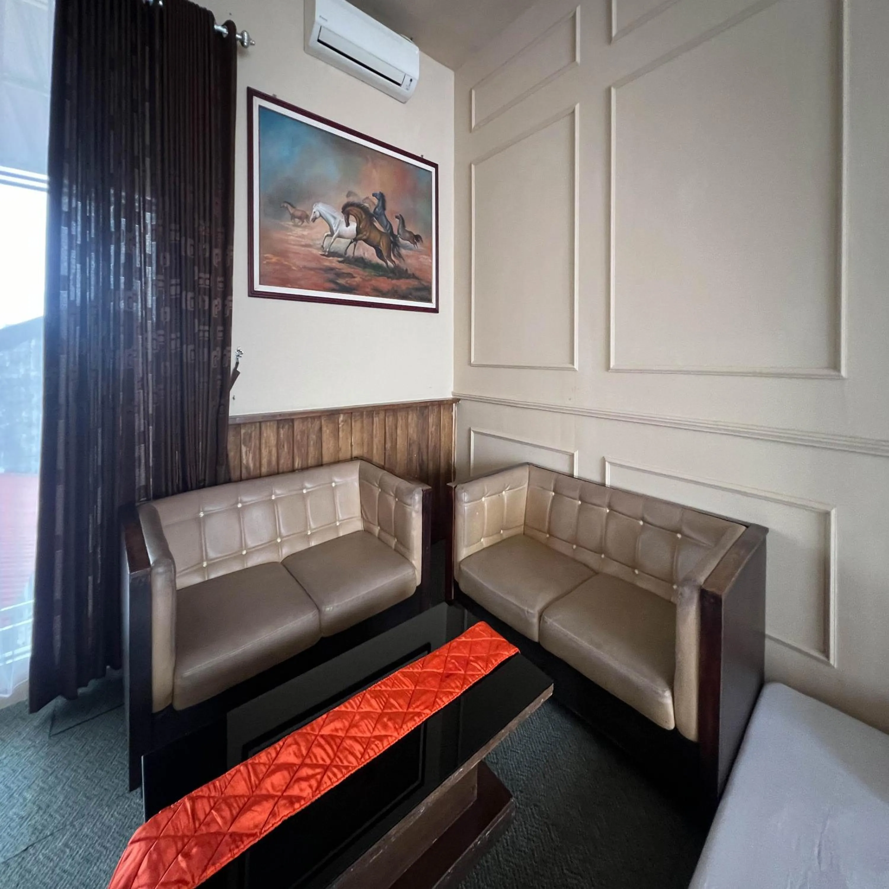 Seating area, Bed in AN Homestay Syariah Mitra RedDoorz Wonosobo