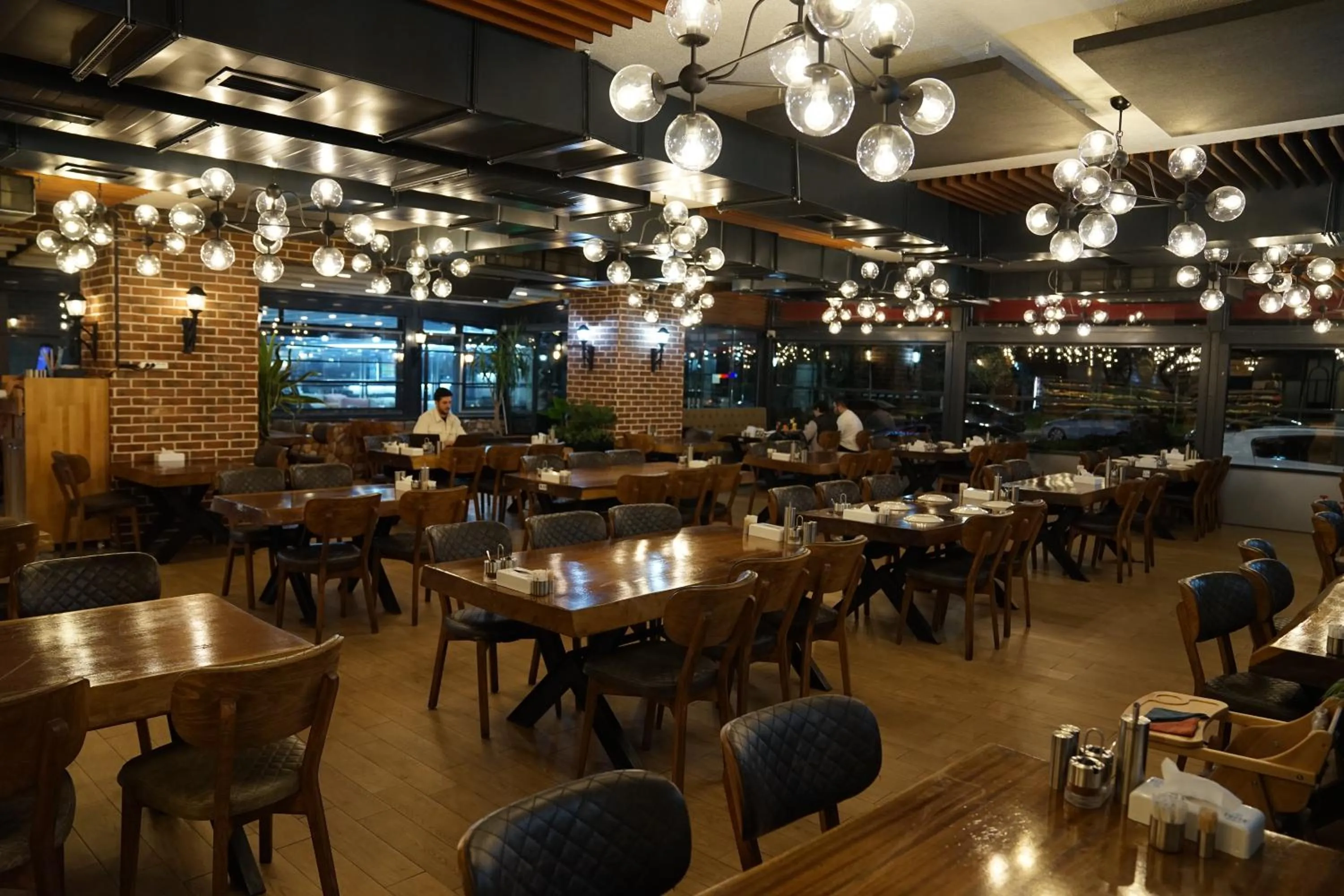 Restaurant/places to eat in Mihman Hotel