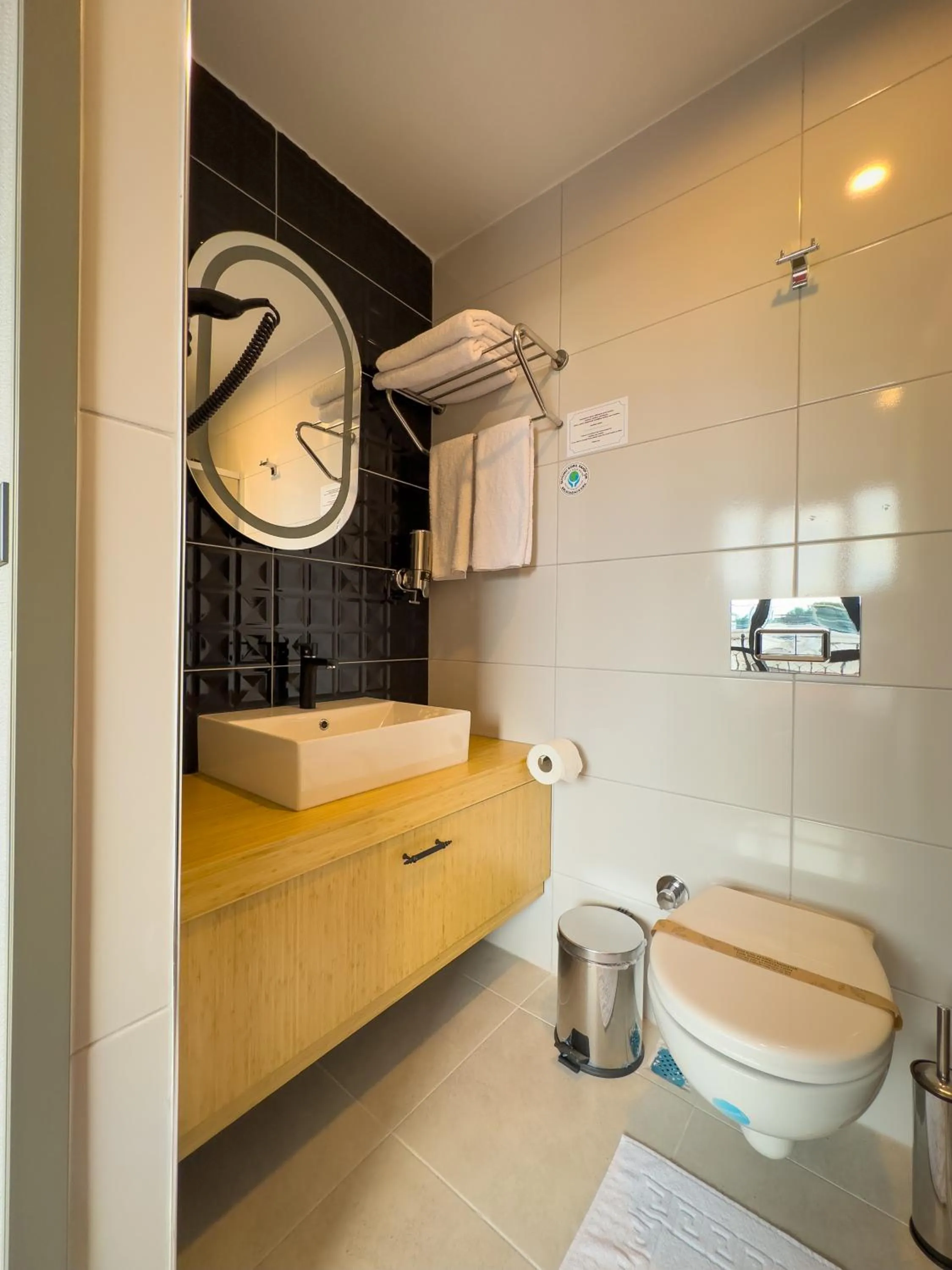 Toilet in Mihman Hotel