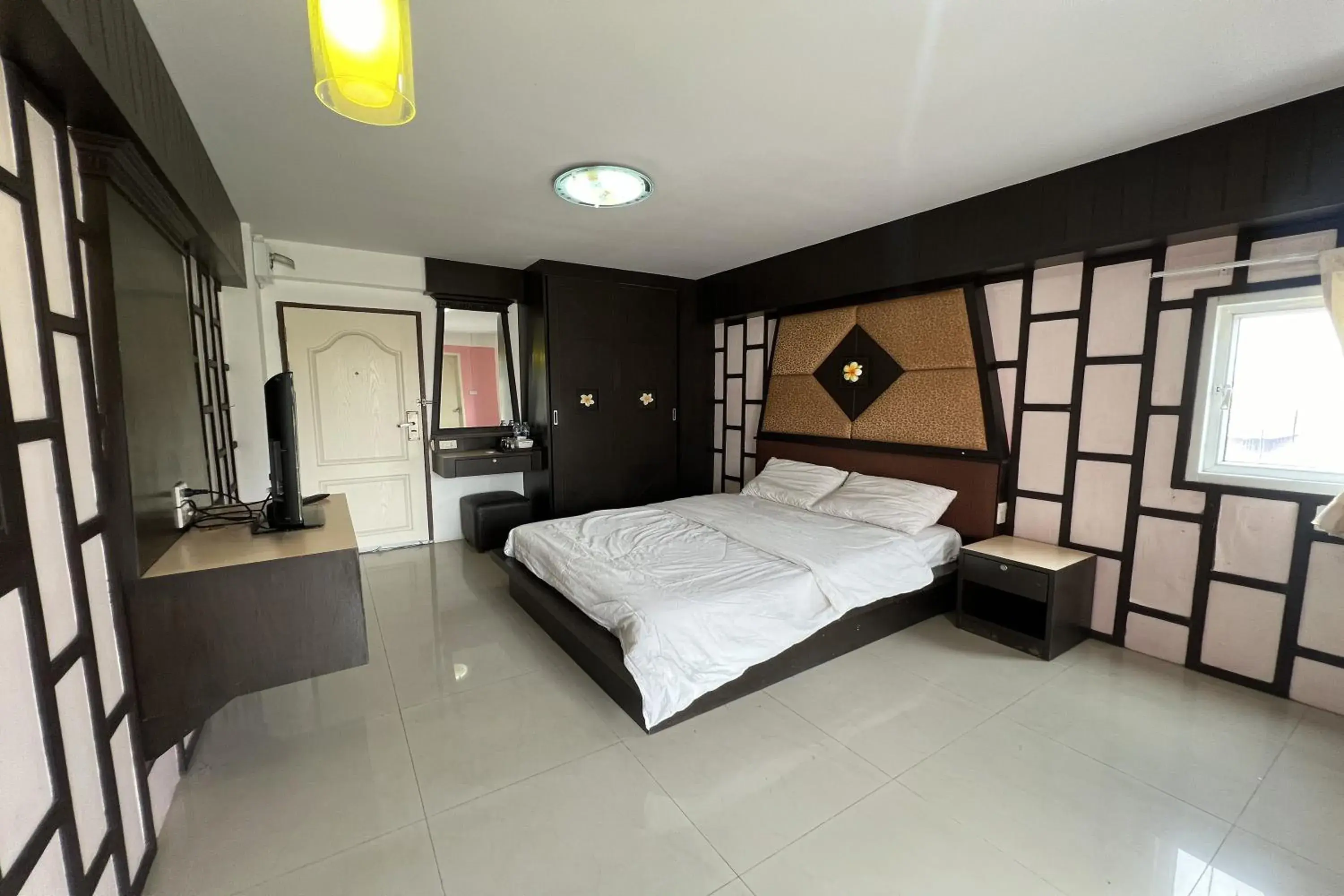 Bed in Phongsathon Mansion Bed in Phongsathon Mansion