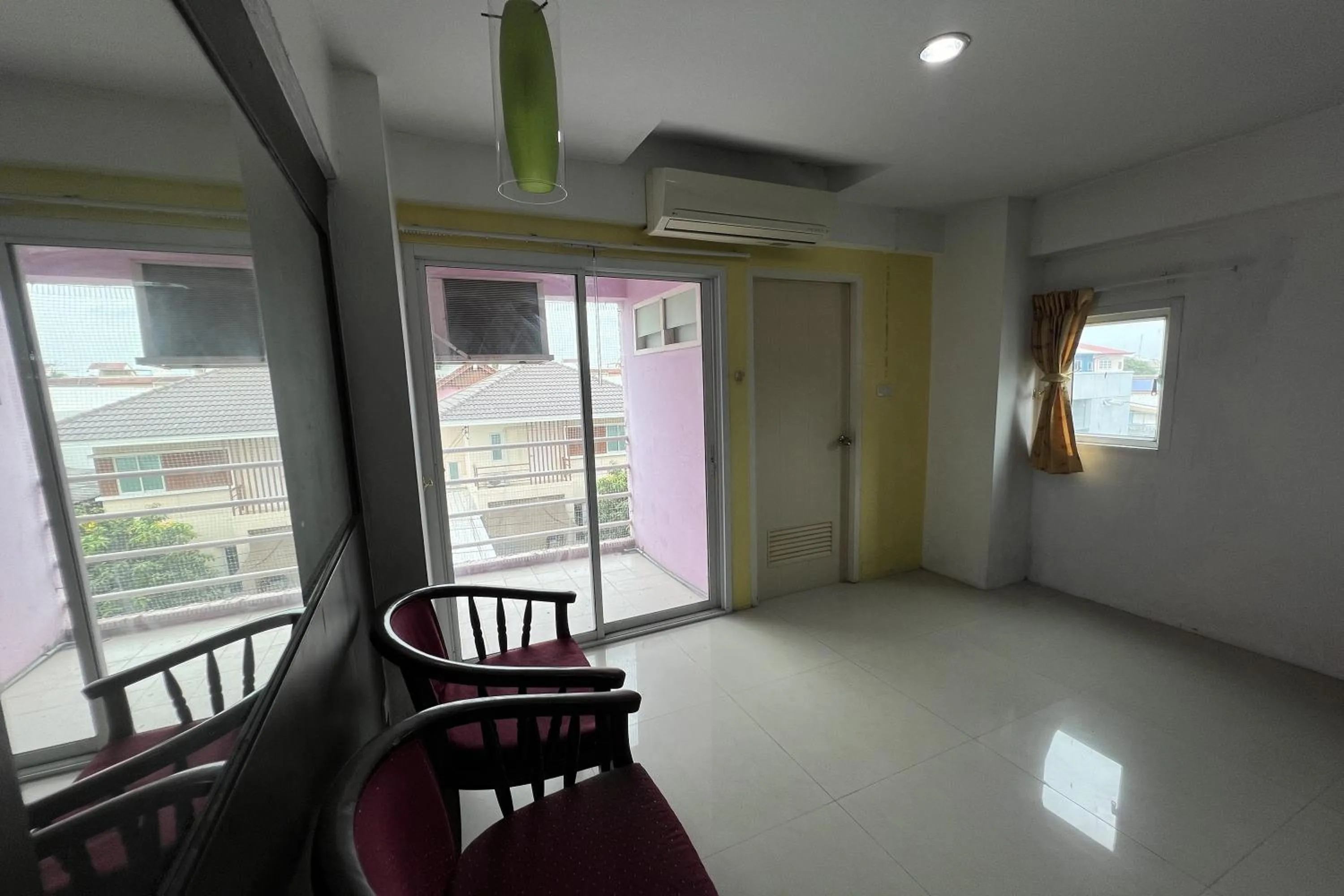 air conditioner in Phongsathon Mansion