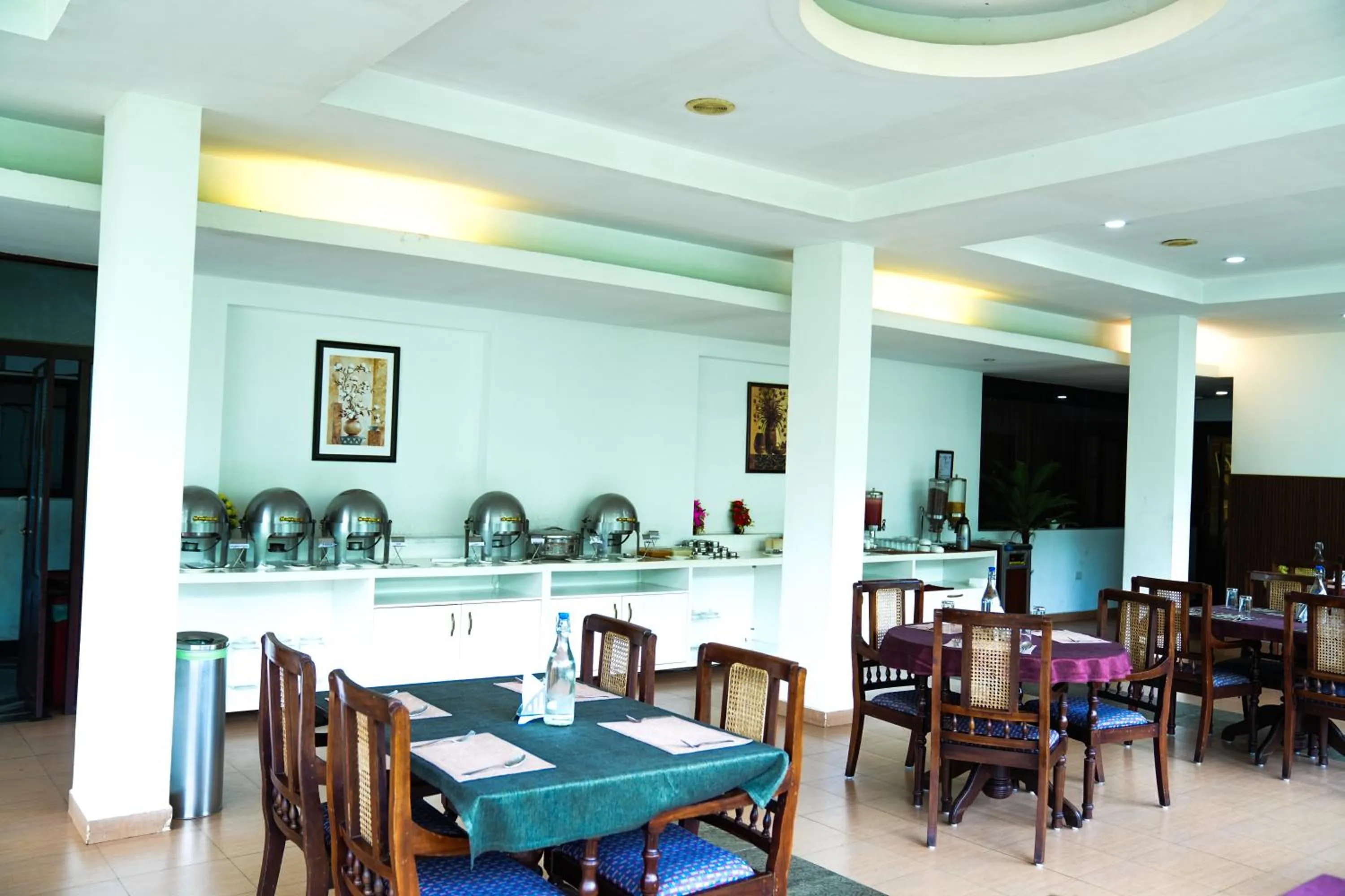 Restaurant/places to eat in Hotel C7 Munnar