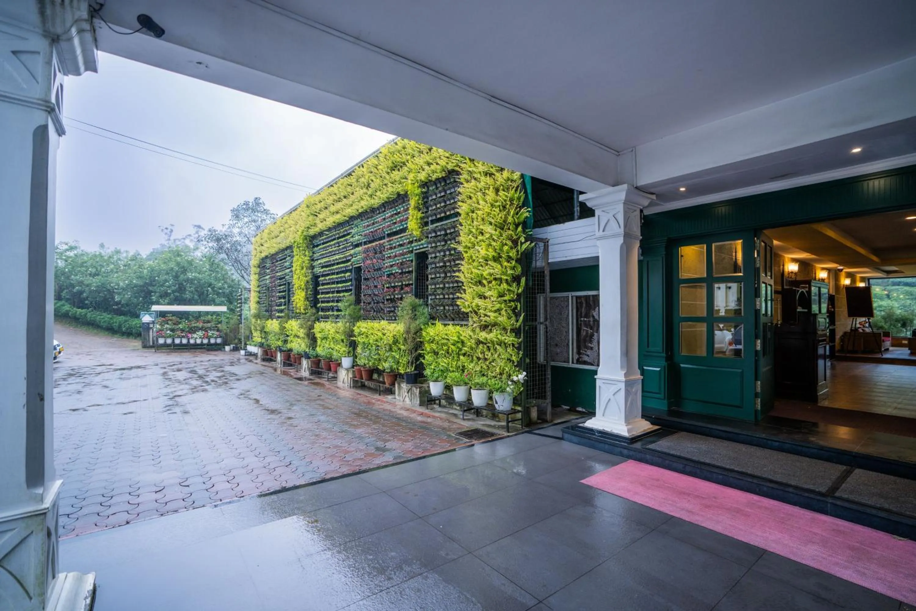 Facade/entrance in Hotel C7 Munnar