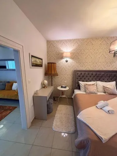 Captain Emo City Apartments