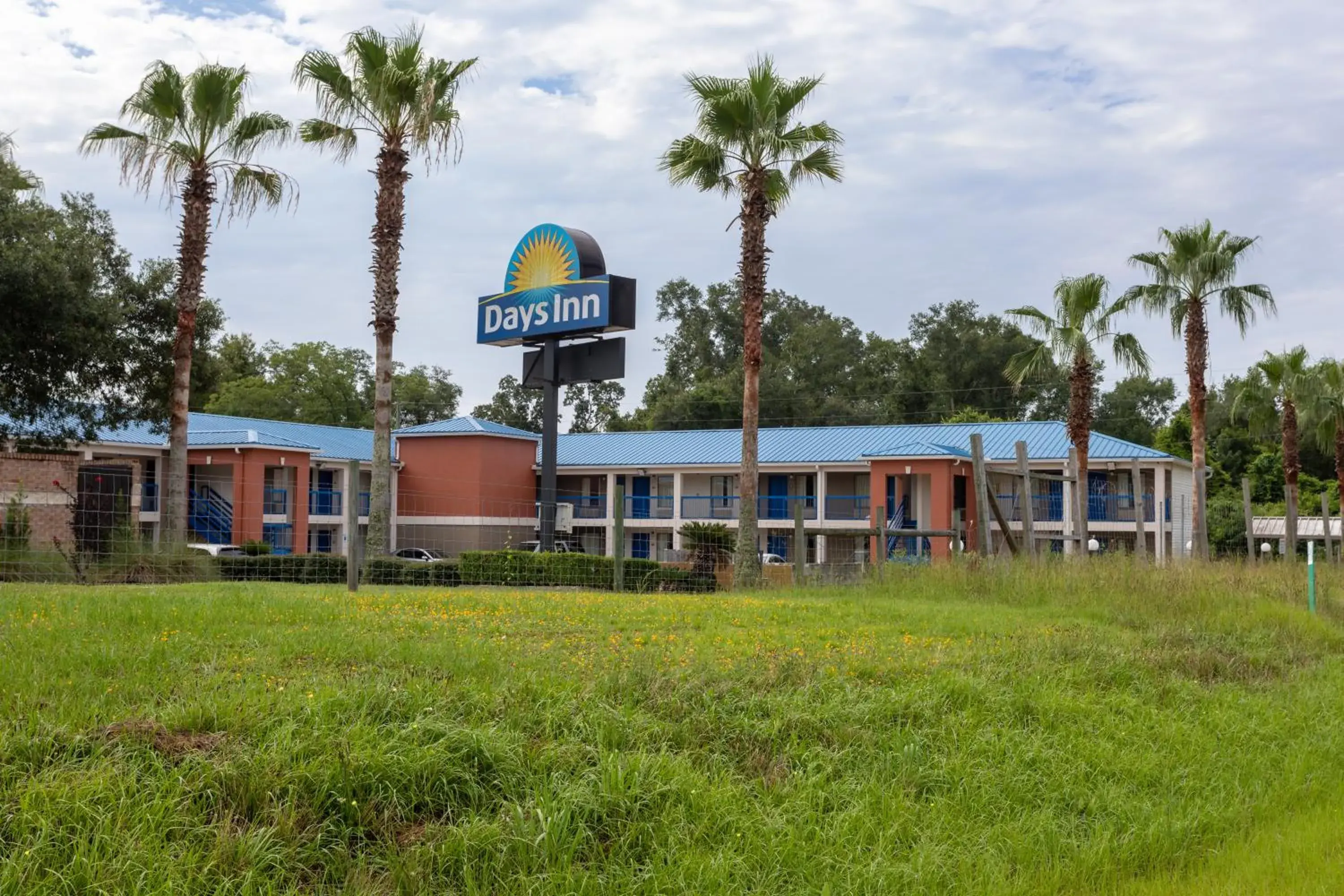 Property building in Days Inn by Wyndham Chipley Property building in Days Inn by Wyndham Chipley