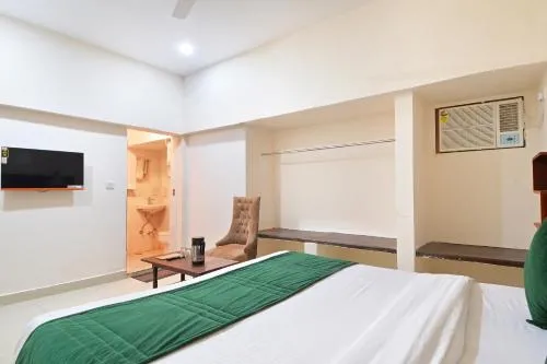 Hotel Chowdhry-New Delhi Railway Station-2 minutes walk