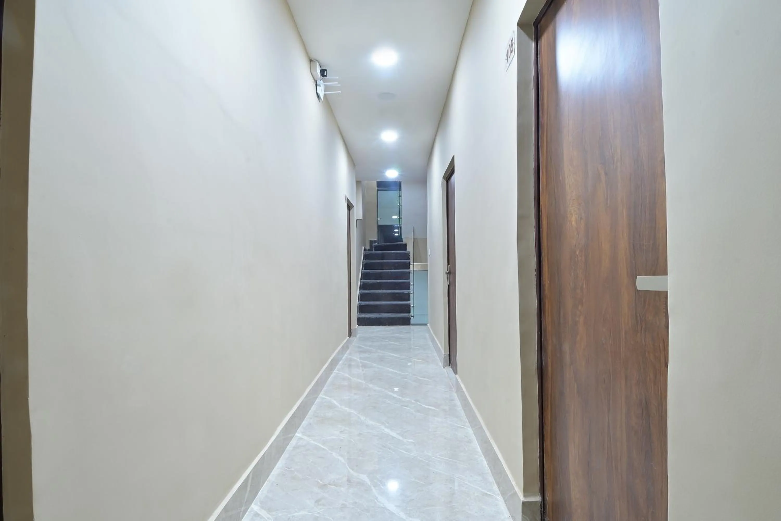 Lobby or reception in Hotel Chowdhry-New Delhi Railway Station-2 minutes walk