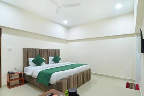 Hotel Chowdhry-New Delhi Railway Station-2 minutes walk