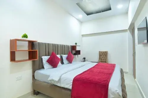 Hotel Chowdhry-New Delhi Railway Station-2 minutes walk Hotel Chowdhry-New Delhi Railway Station-2 minutes walk